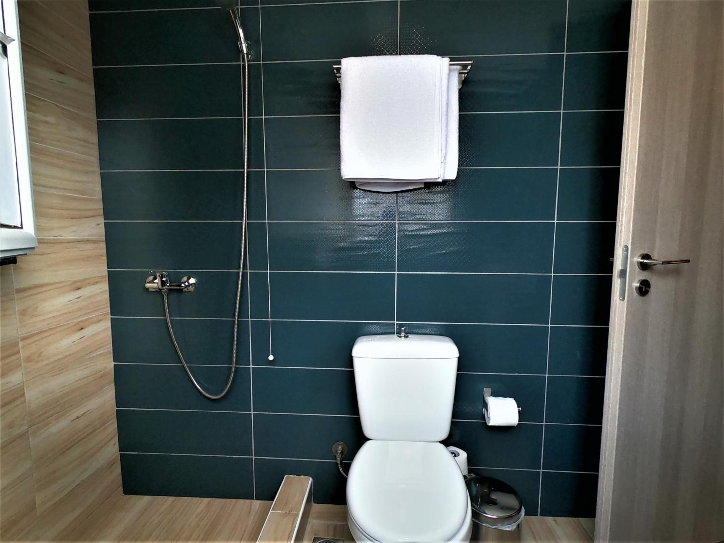 Double Room with Private Bathroom - Photo 2