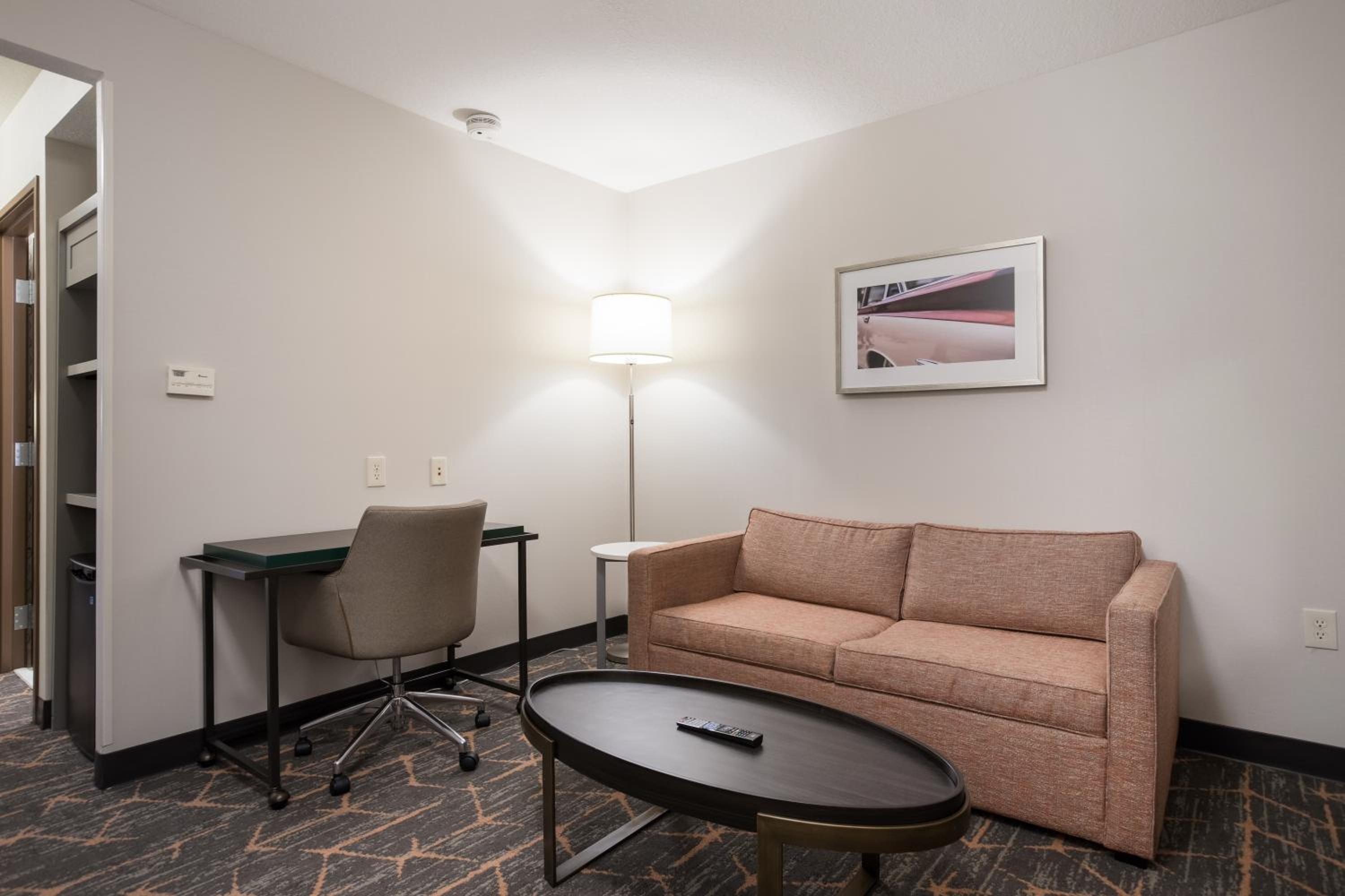 One-Bedroom King Suite - Photo 2