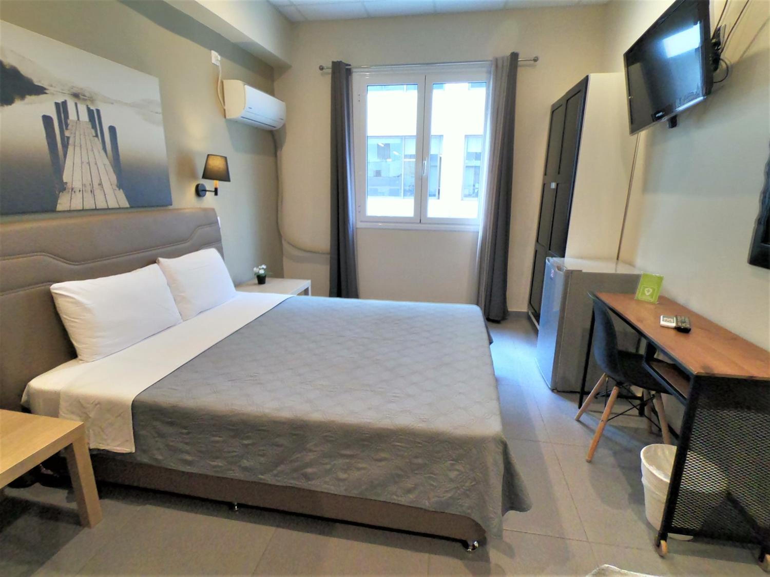 Superior Double Room with Private Bathroom - Photo 10