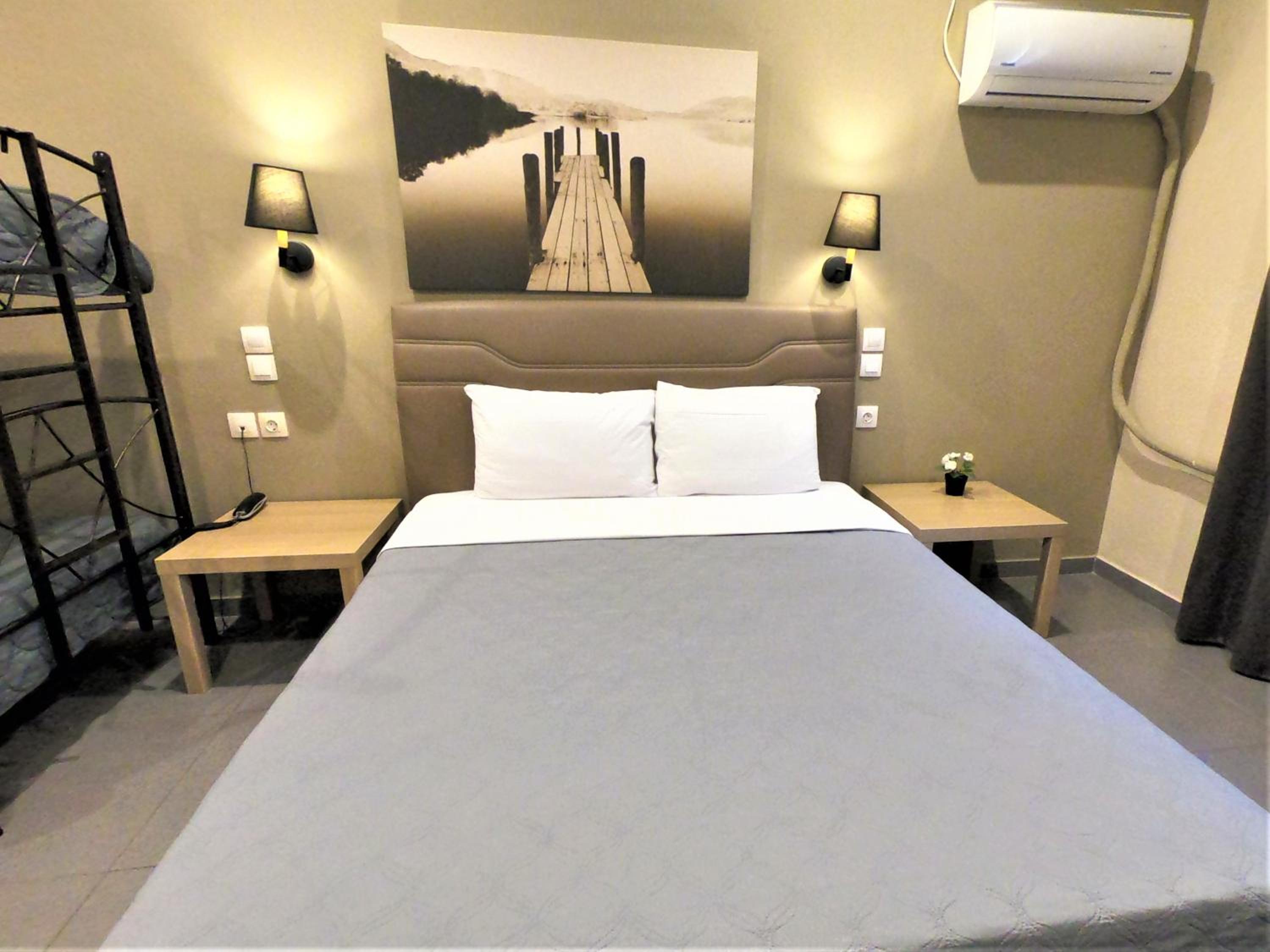 Superior Double Room with Private Bathroom - Photo 9