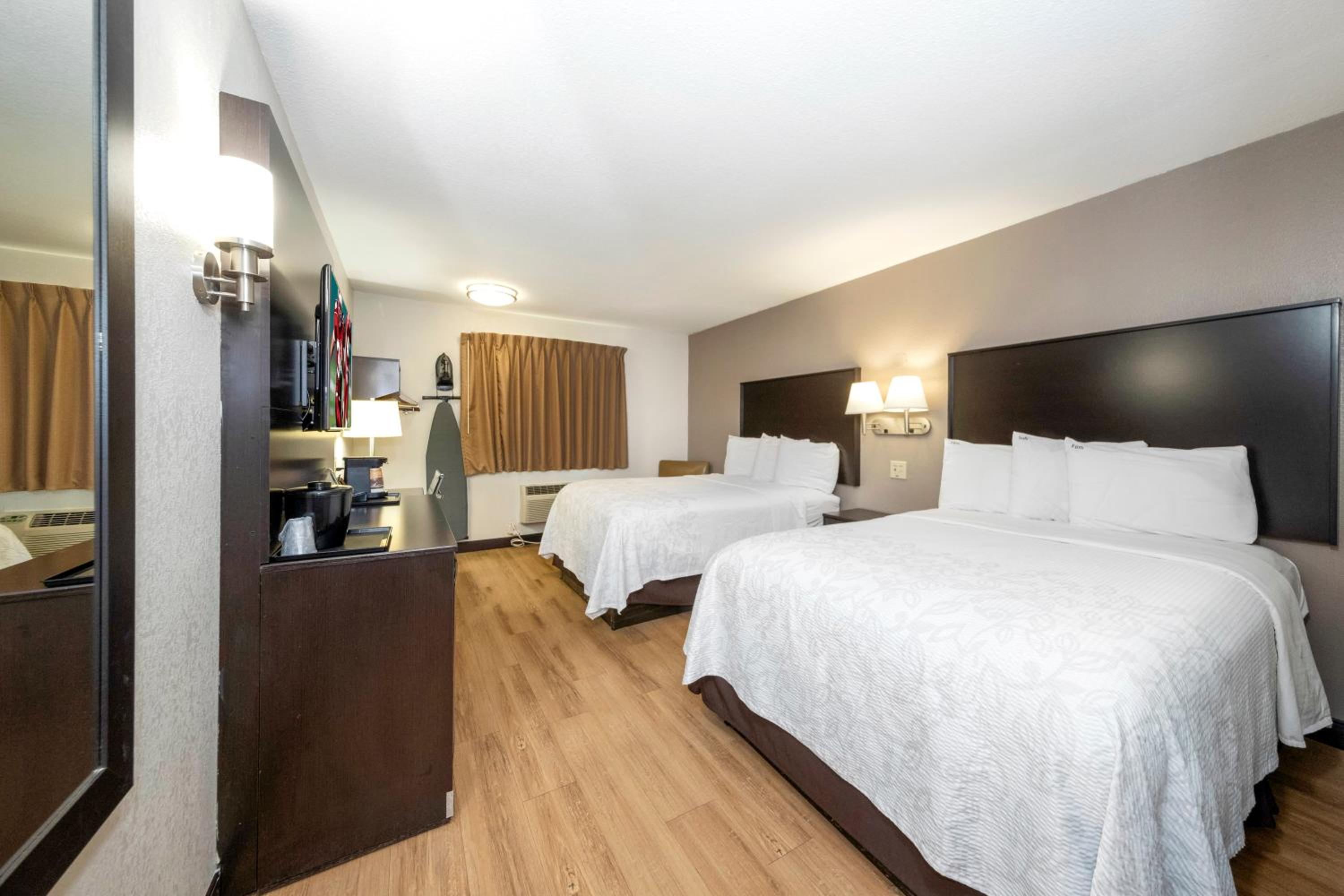 Deluxe Room with Two Double Beds Smoke Free photo 1