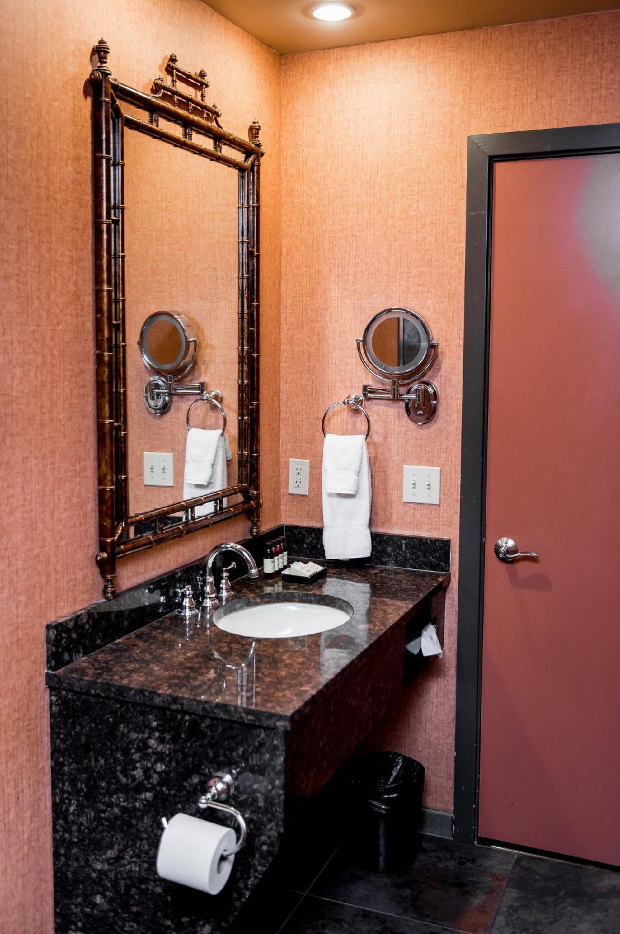 Queen Room - Photo 2