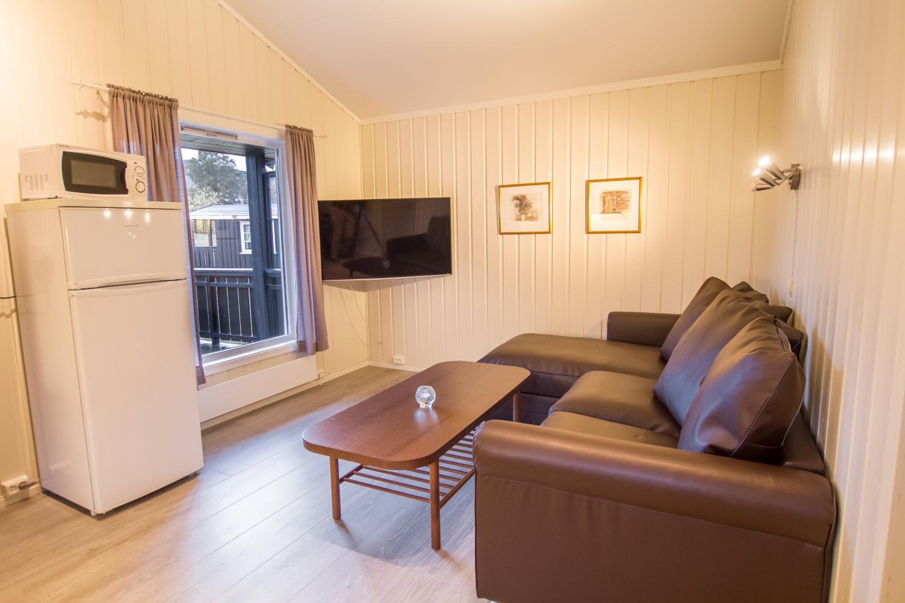 Two-Bedroom Cottage (4 Adults) photo 1