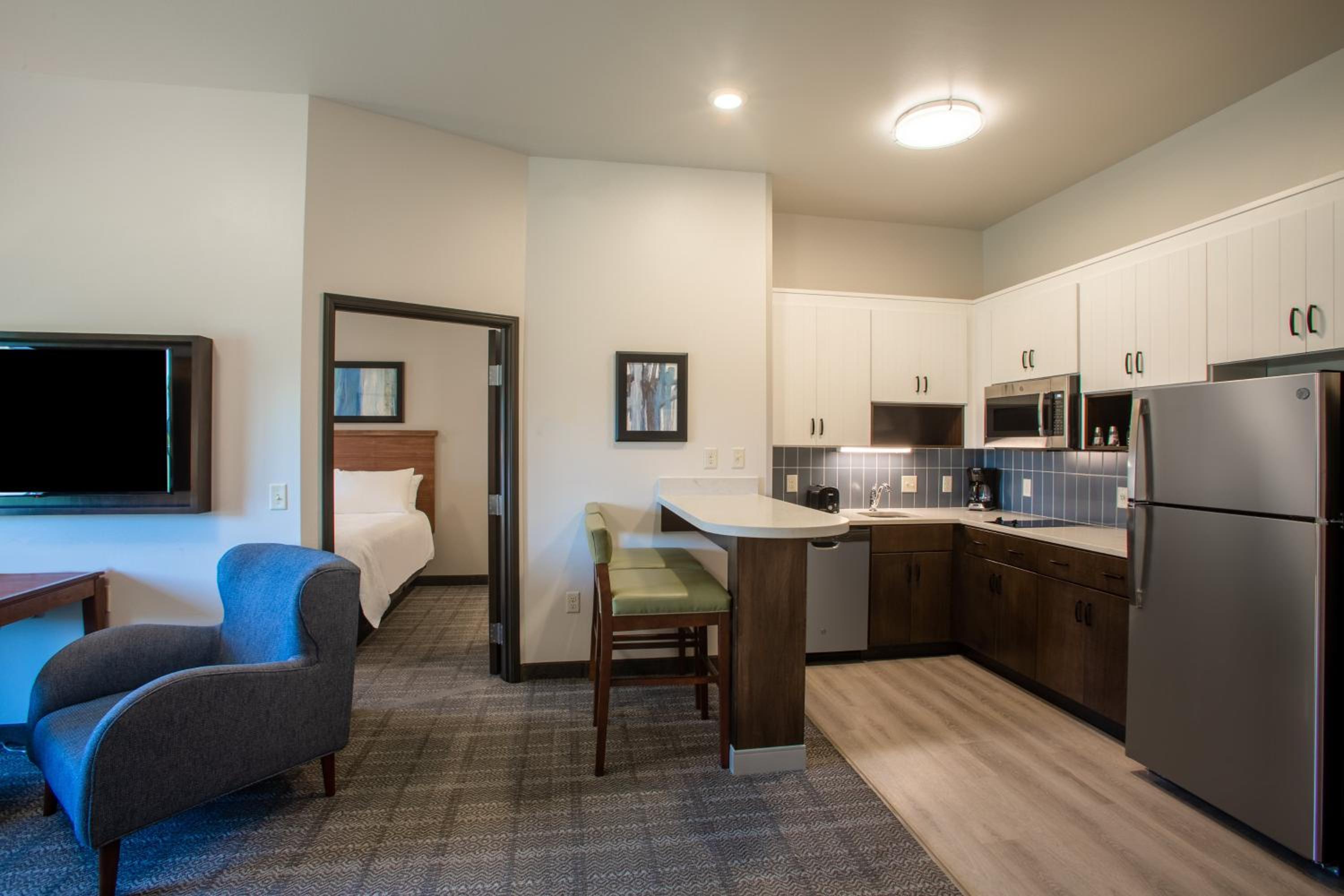 Two-Bedroom Suite with One King Bed and Two Queen Beds - Photo 2