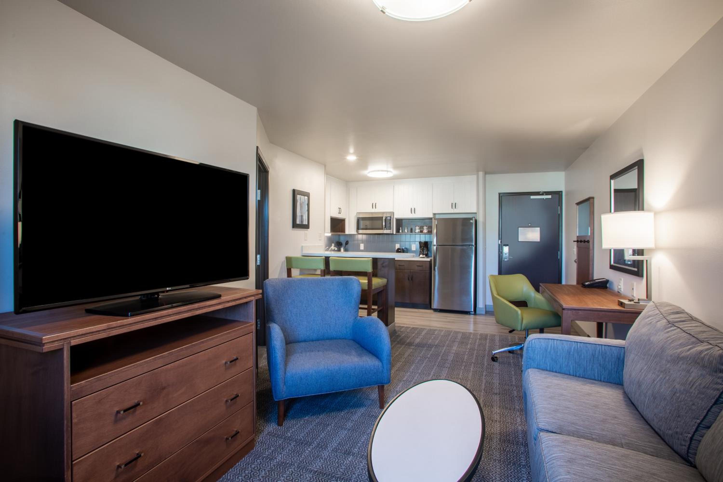 One-Bedroom Queen Suite with Two Queen Beds - Photo 1