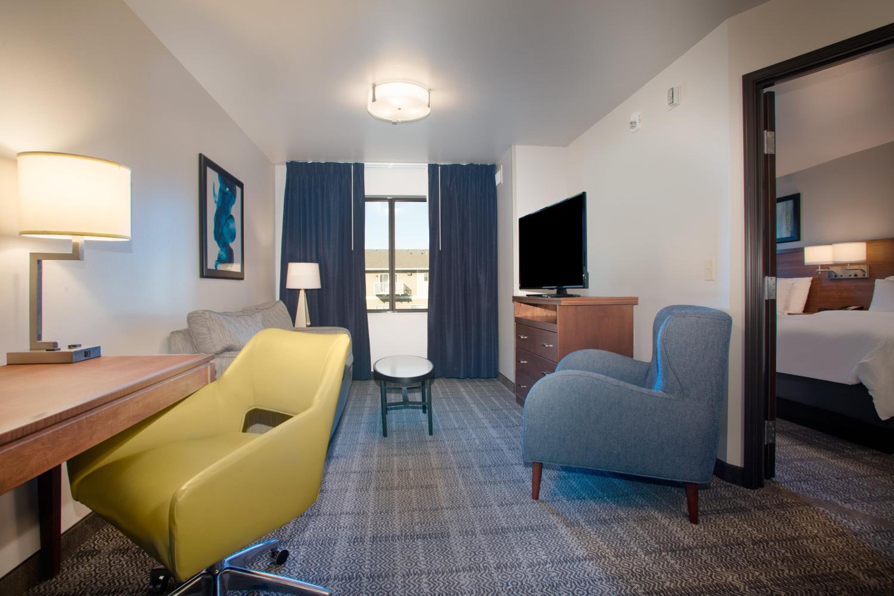 One-Bedroom Queen Suite with Two Queen Beds - Photo 2
