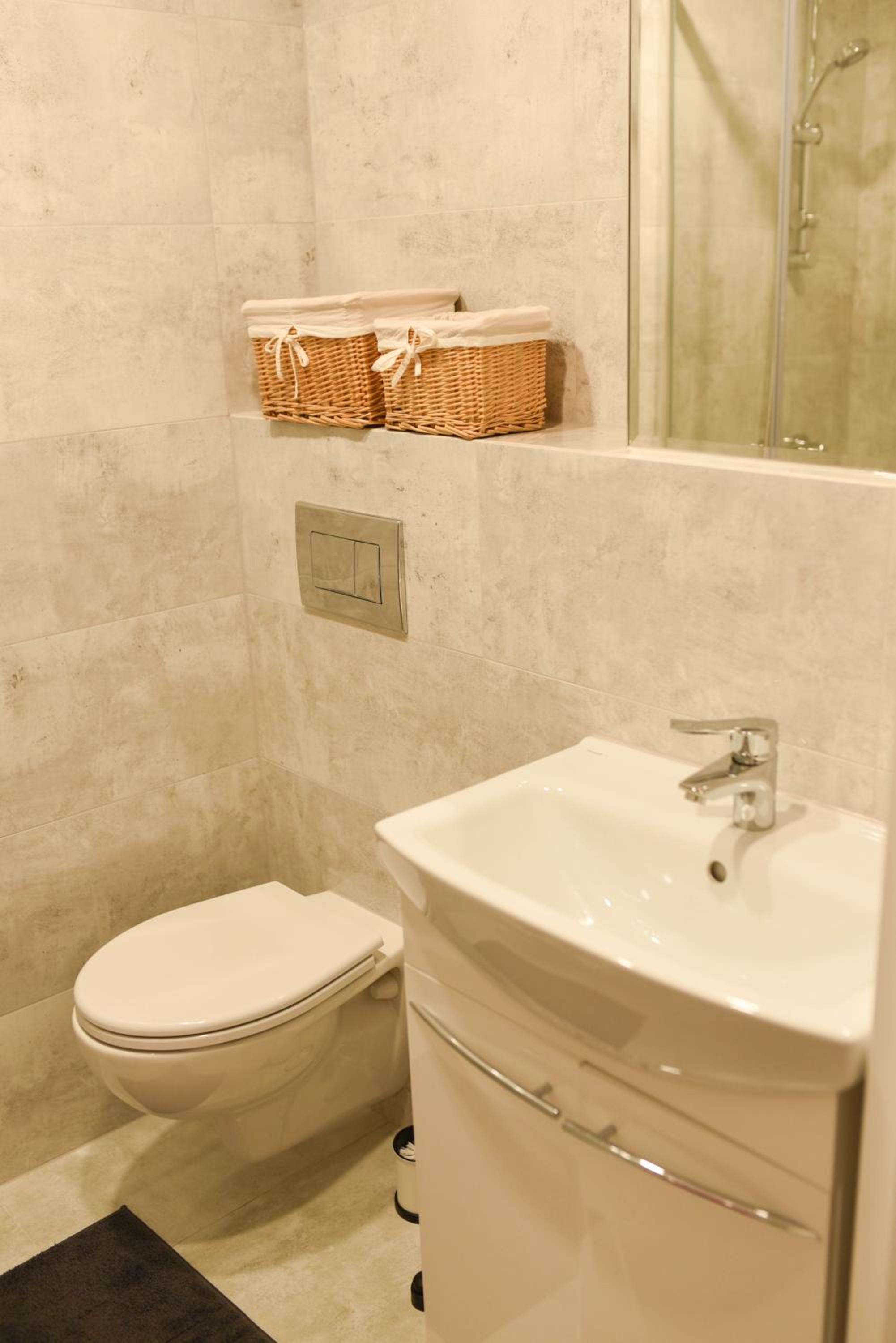 One-Bedroom Apartment - Photo 6