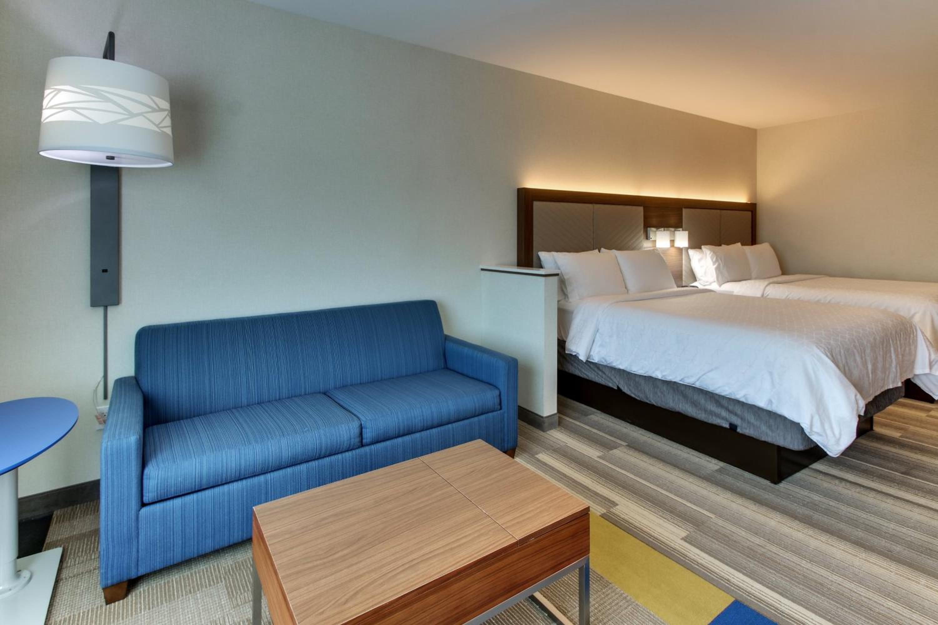 Suite with Two Queen Beds - Communications Access photo 2