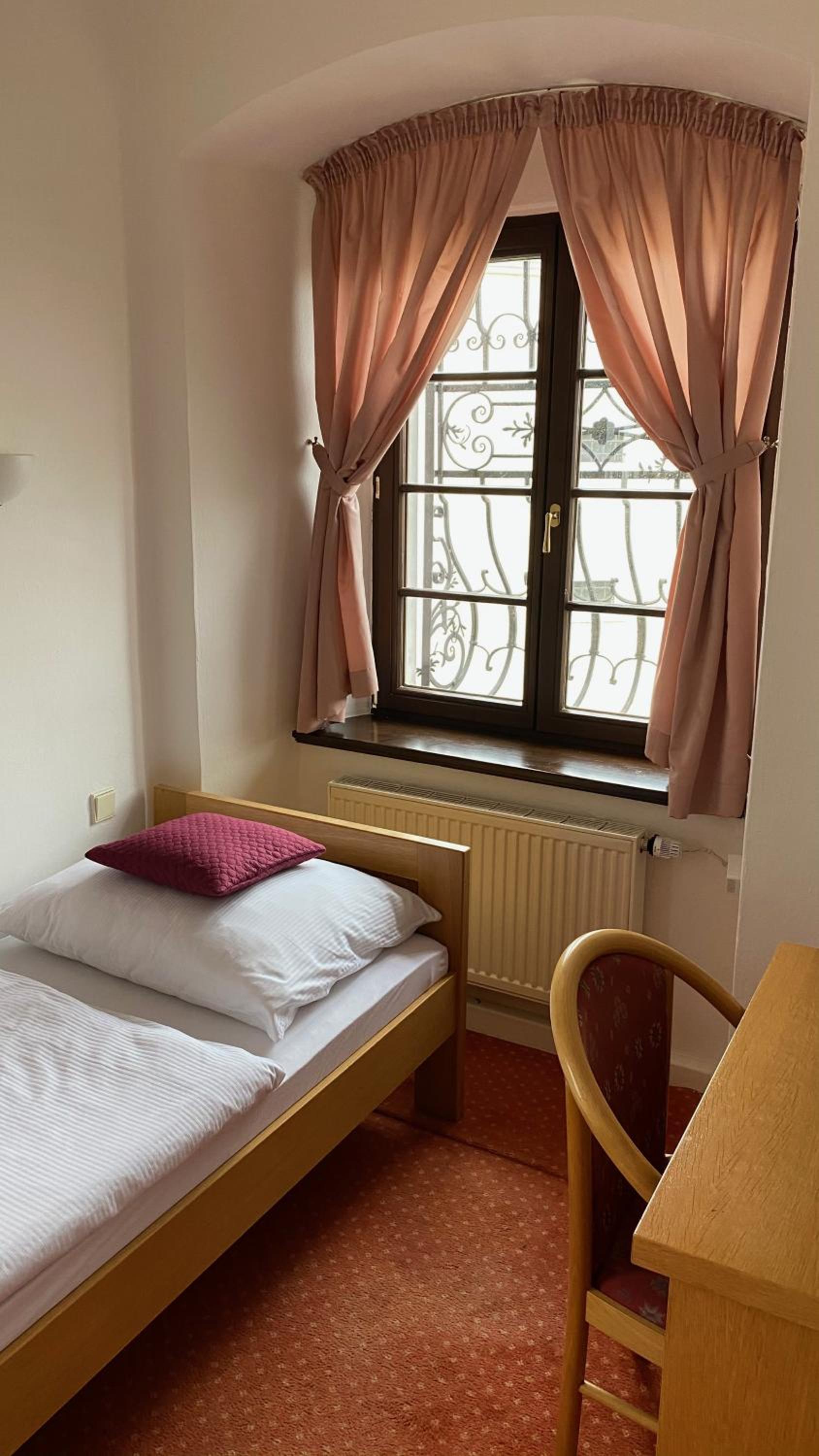 Single Room photo 2