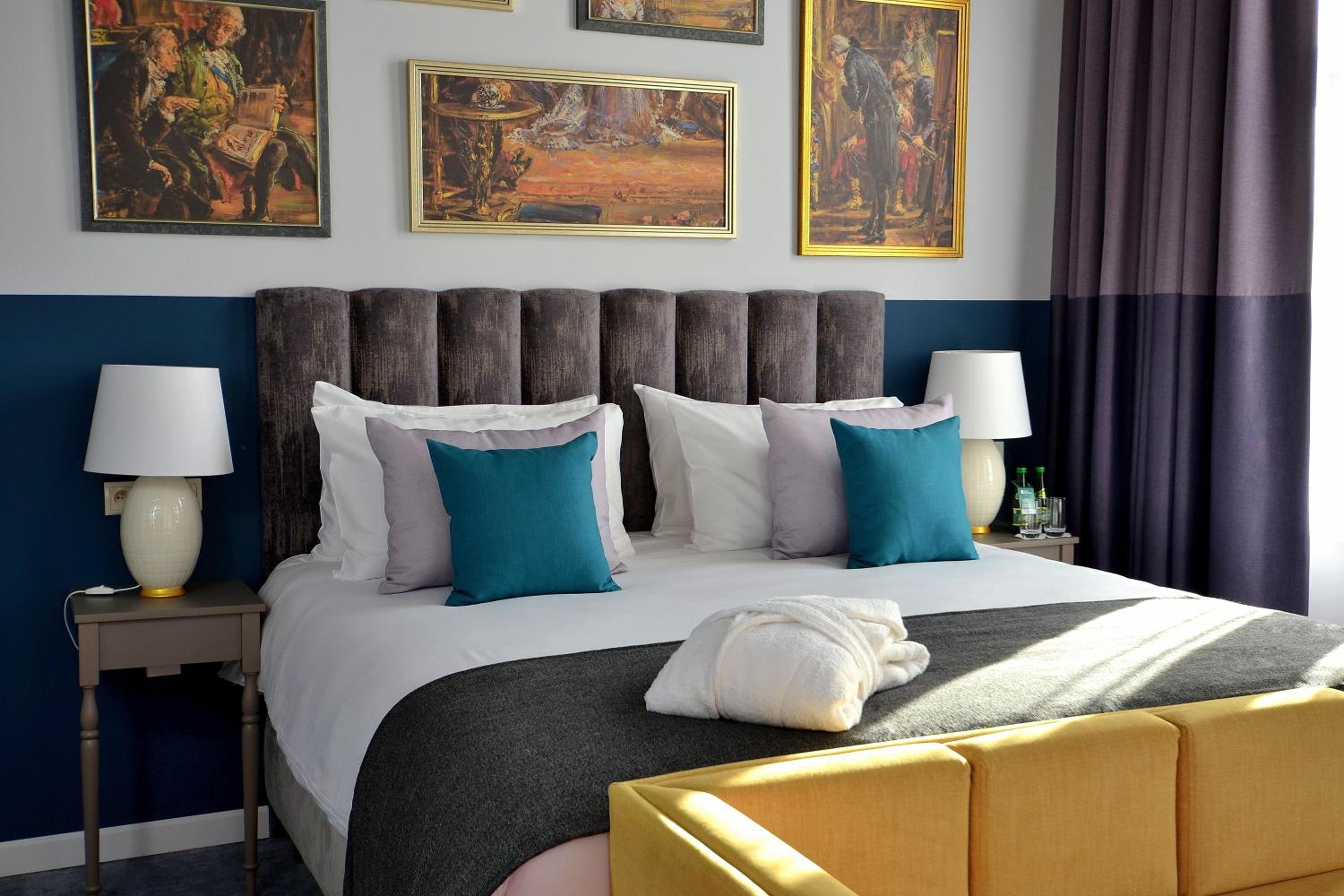 Premium King Room photo 2