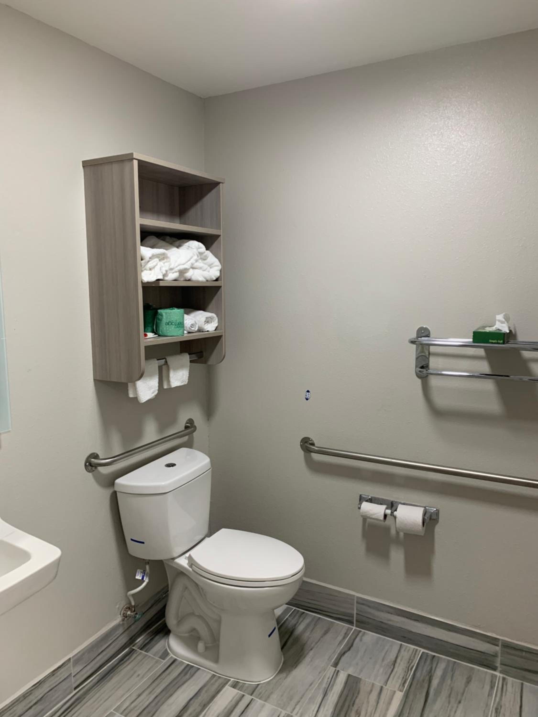 Queen Room - Disability Access/Non-Smoking - Photo 4