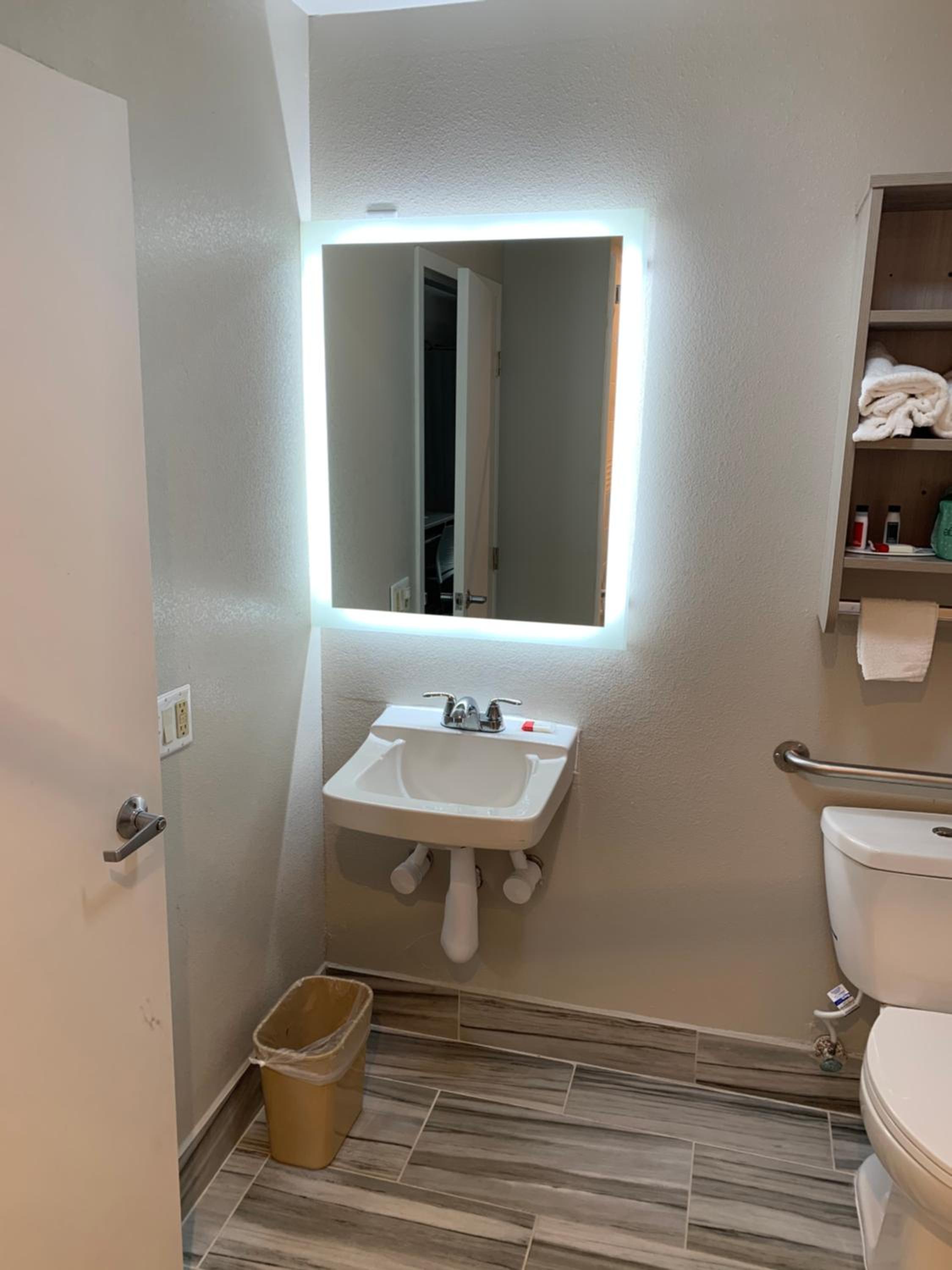 Queen Room - Disability Access/Non-Smoking - Photo 3