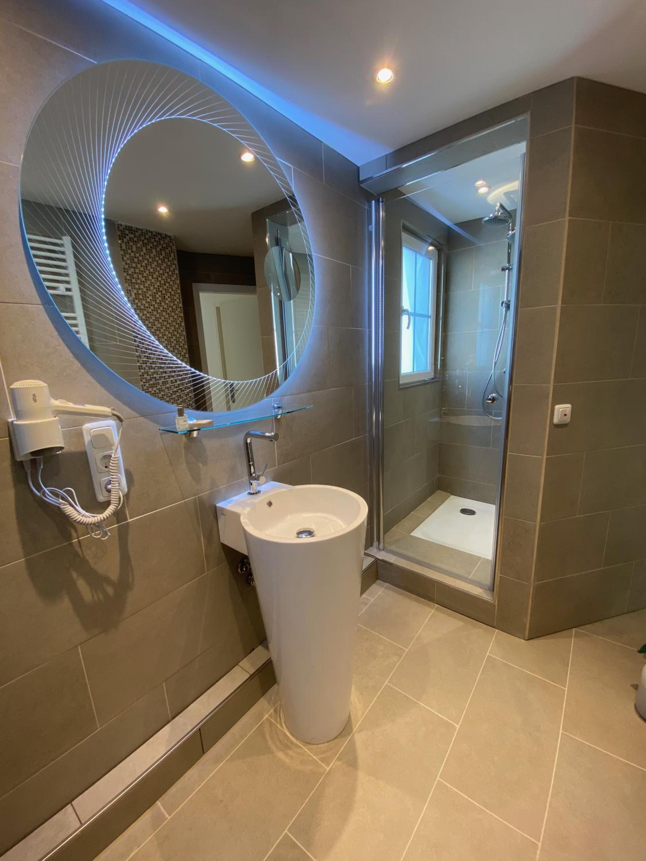Two-Bedroom Holiday Apartment (6 Adults) - Photo 37