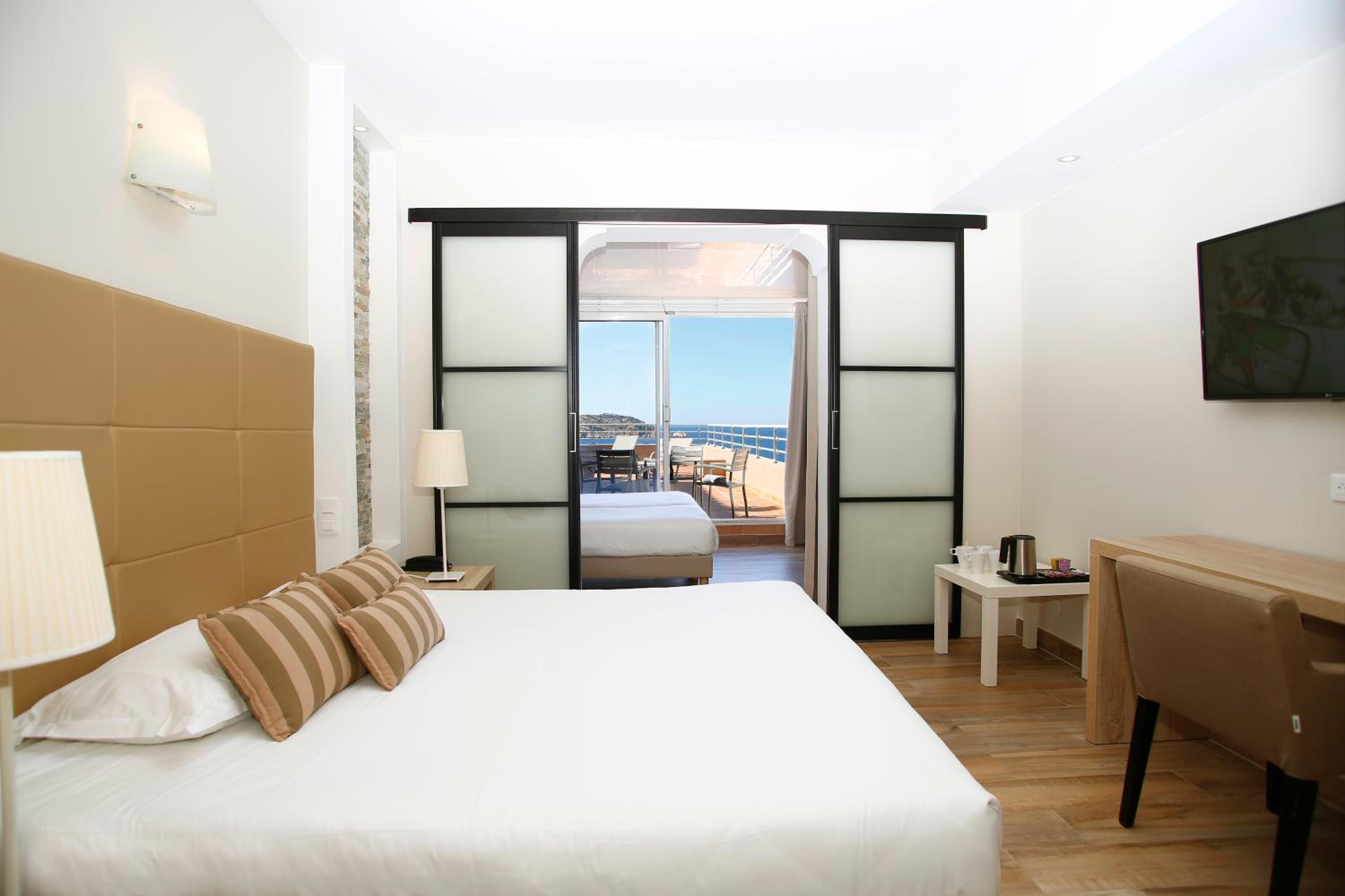 Panorama Quadruple Room with Balcony and Sea View