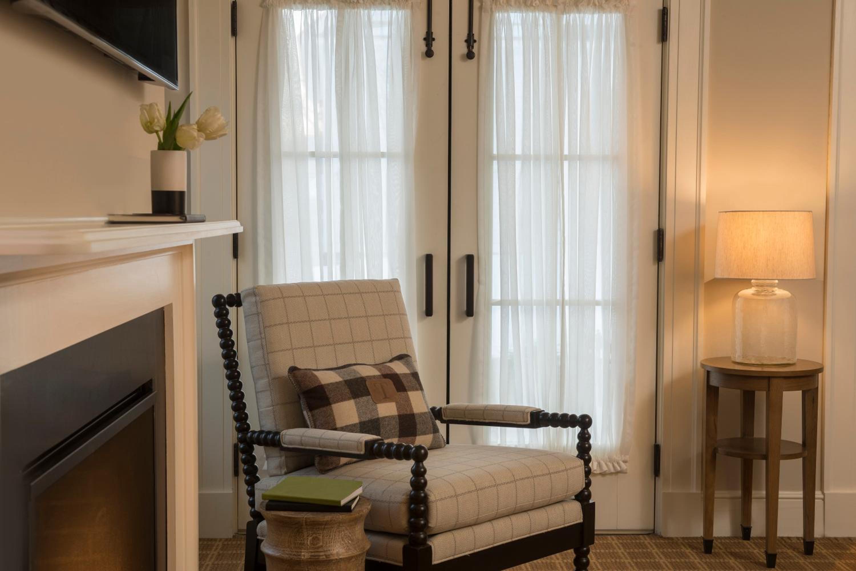 One-Bedroom King Suite Cottage photo 2