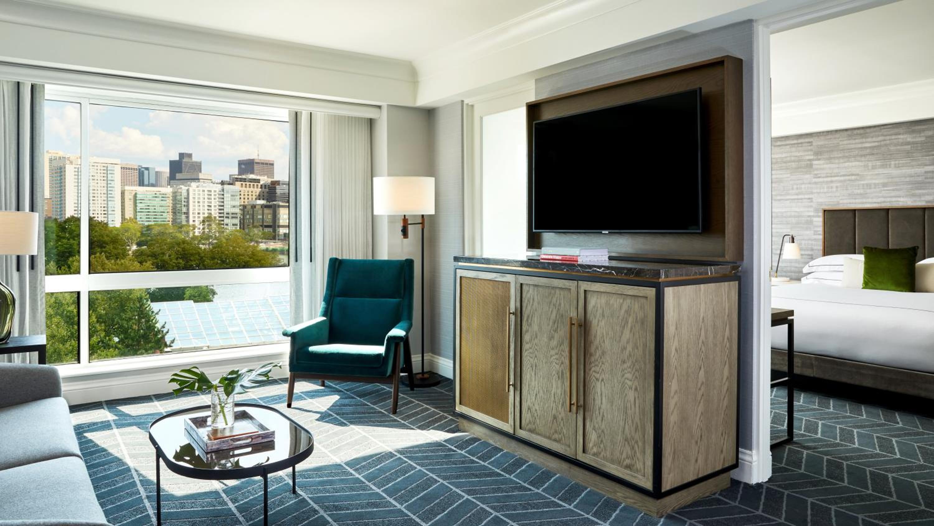 One-Bedroom Suite - Photo 2