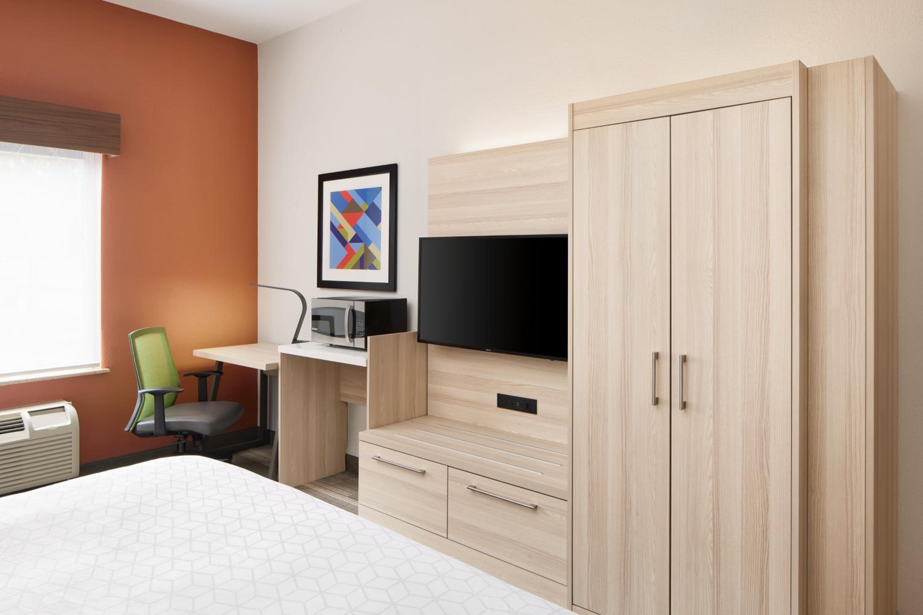 King Suite - Disability Access - Photo 2