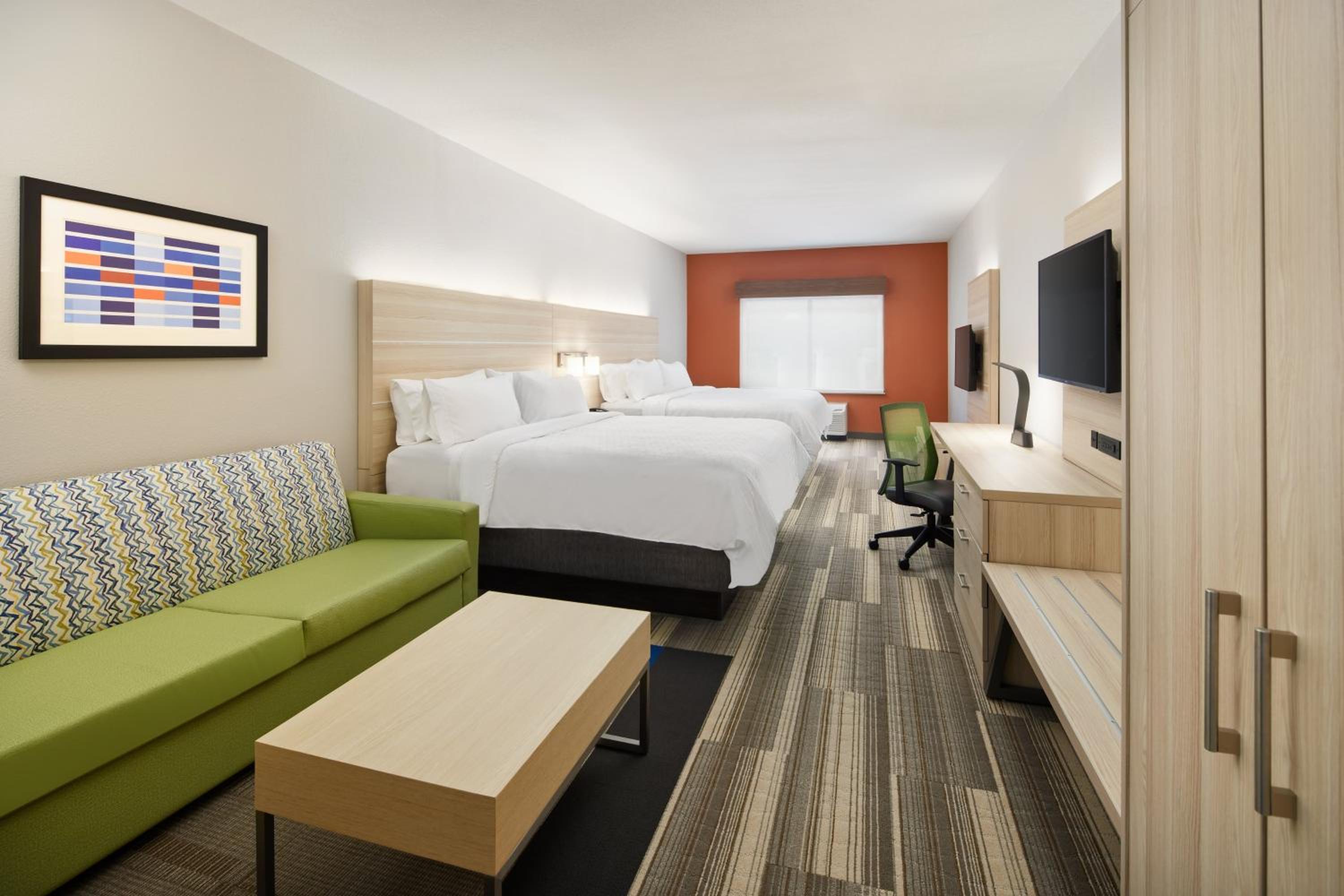 Suite - Photo 1