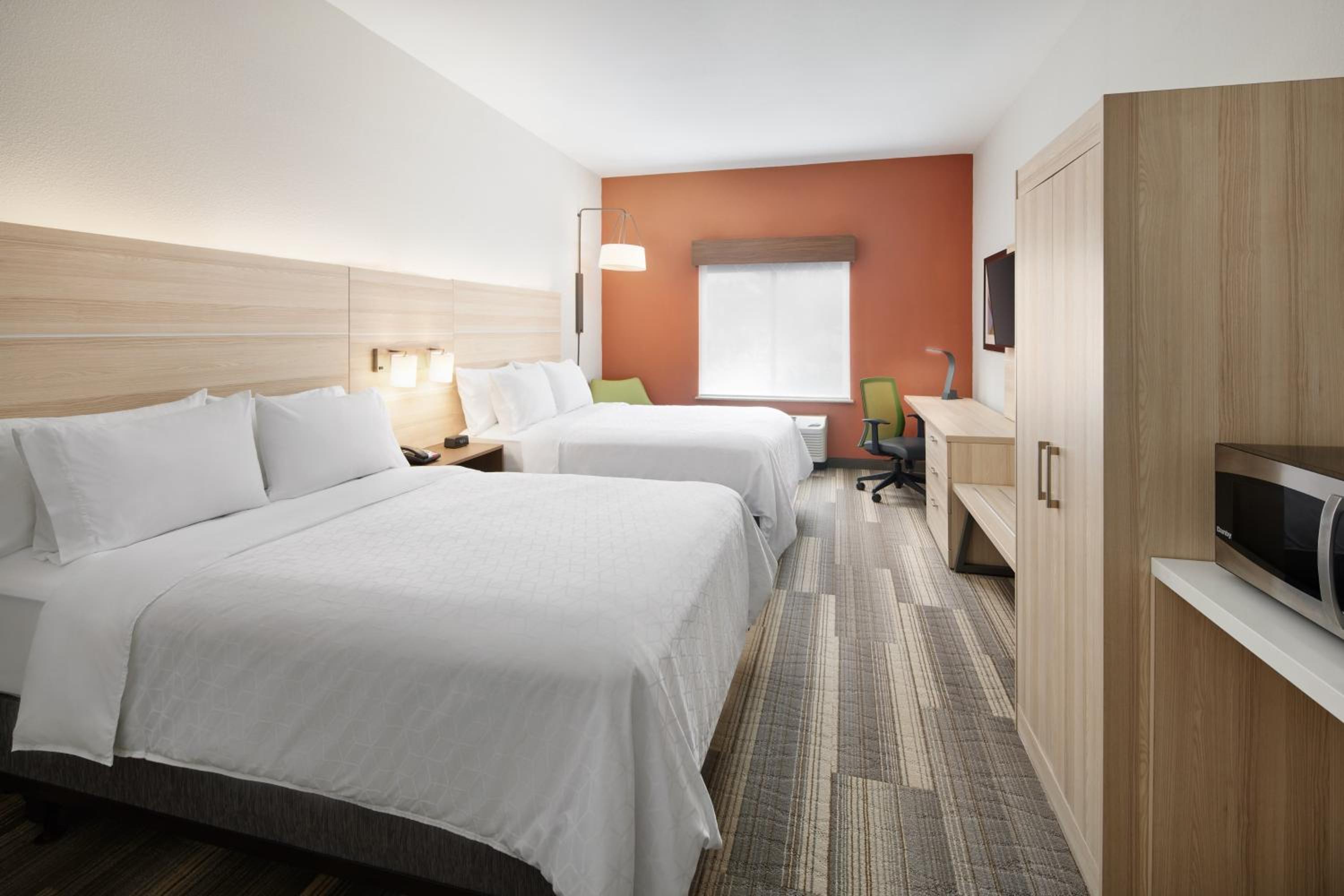 Double Room with Two Double Beds - Hearing Accessible - Non-Smoking - Photo 3