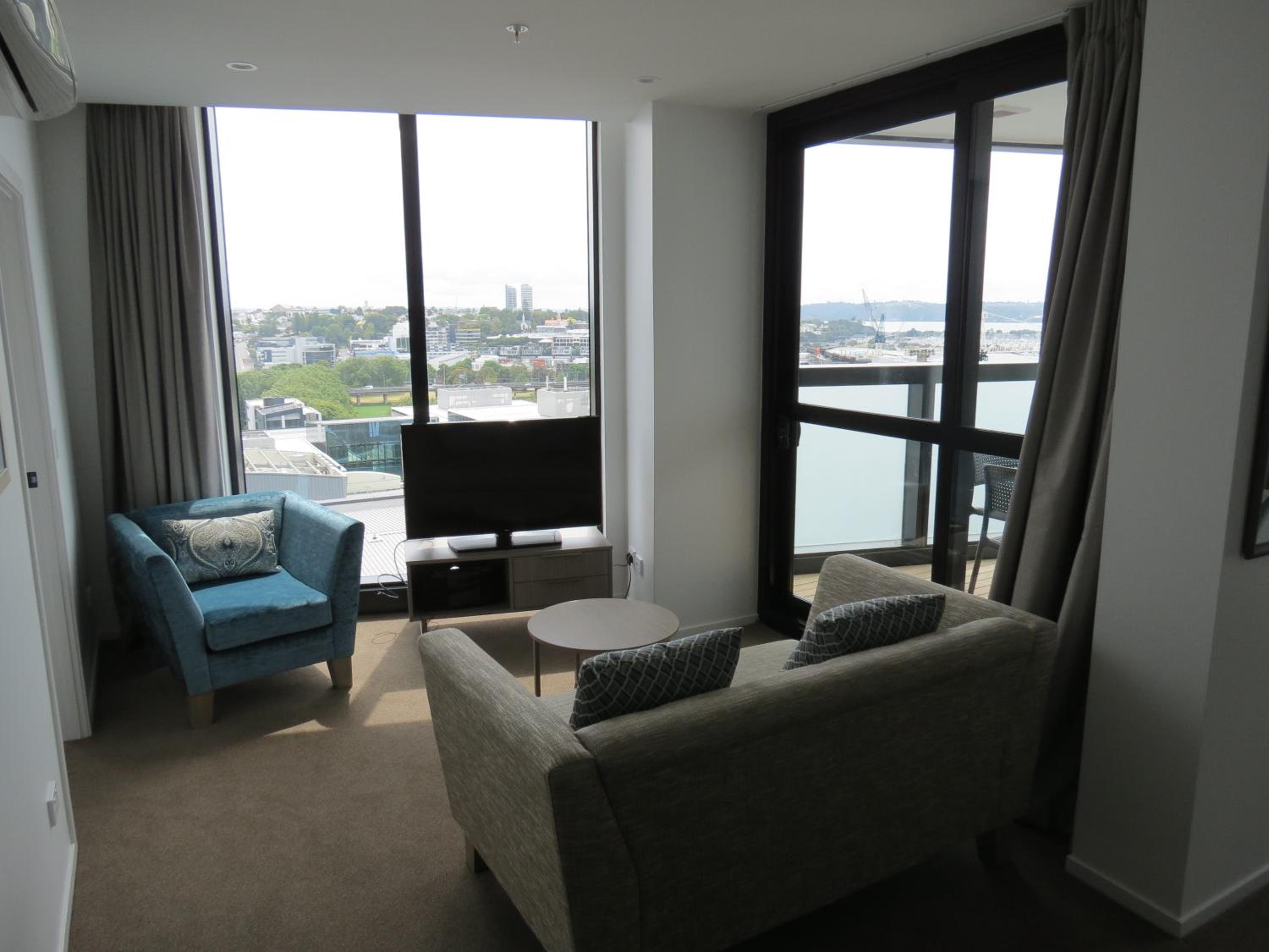 King Suite - Non-Smoking photo 1