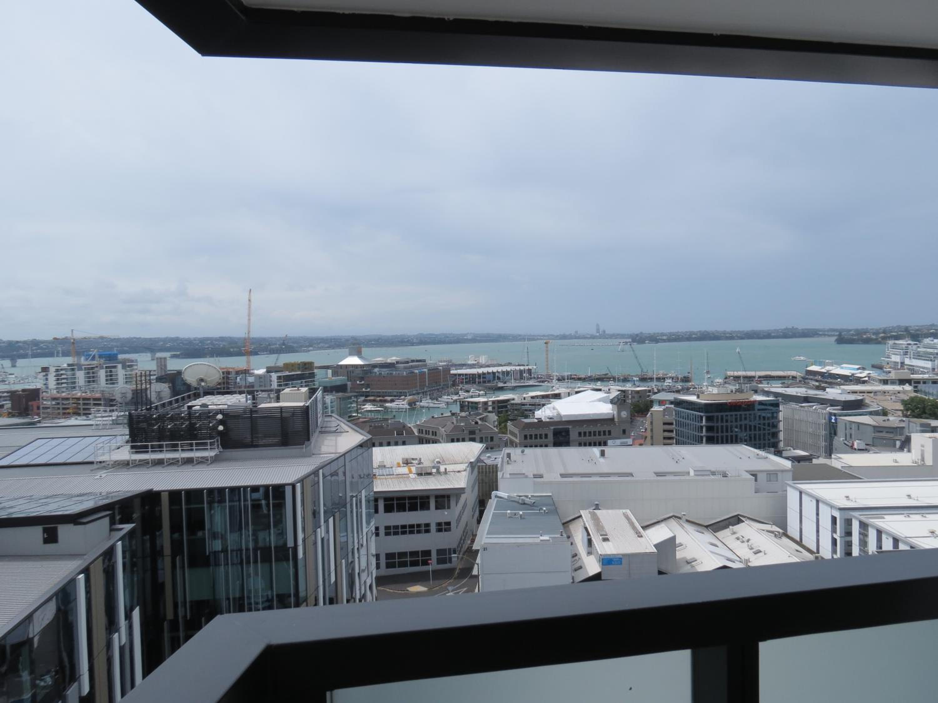 King Suite - Non-Smoking photo 2