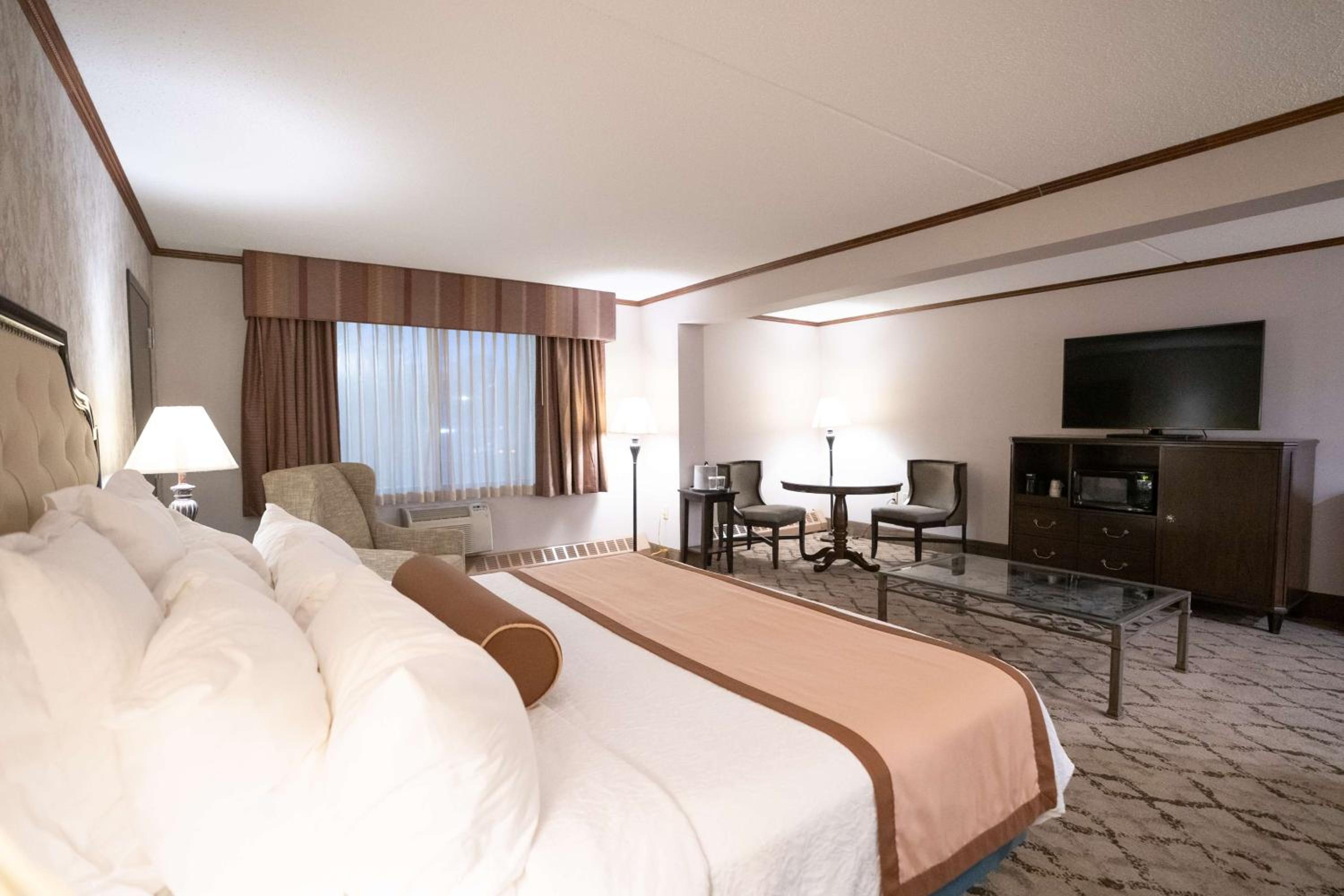 King Suite - Photo 2