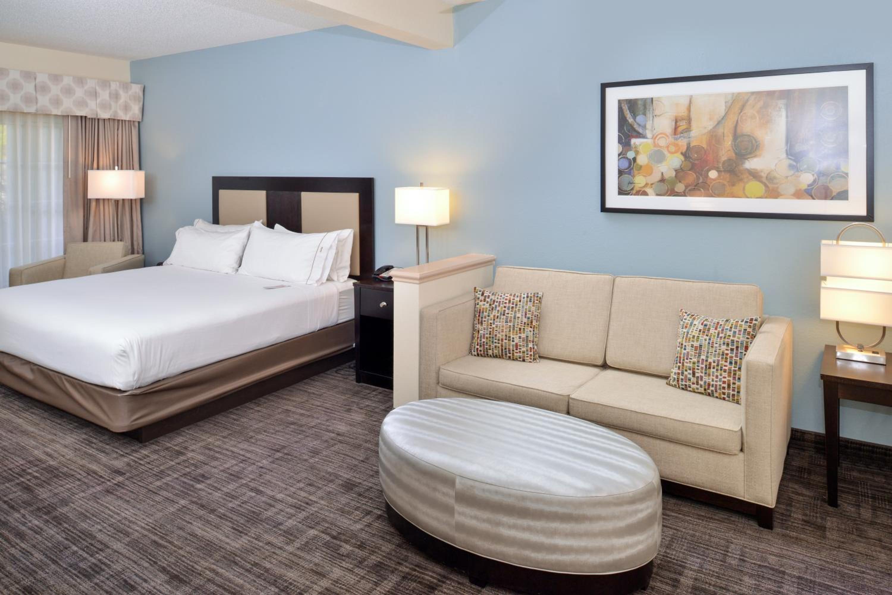 Standard King Room with Courtyard View - Photo 2