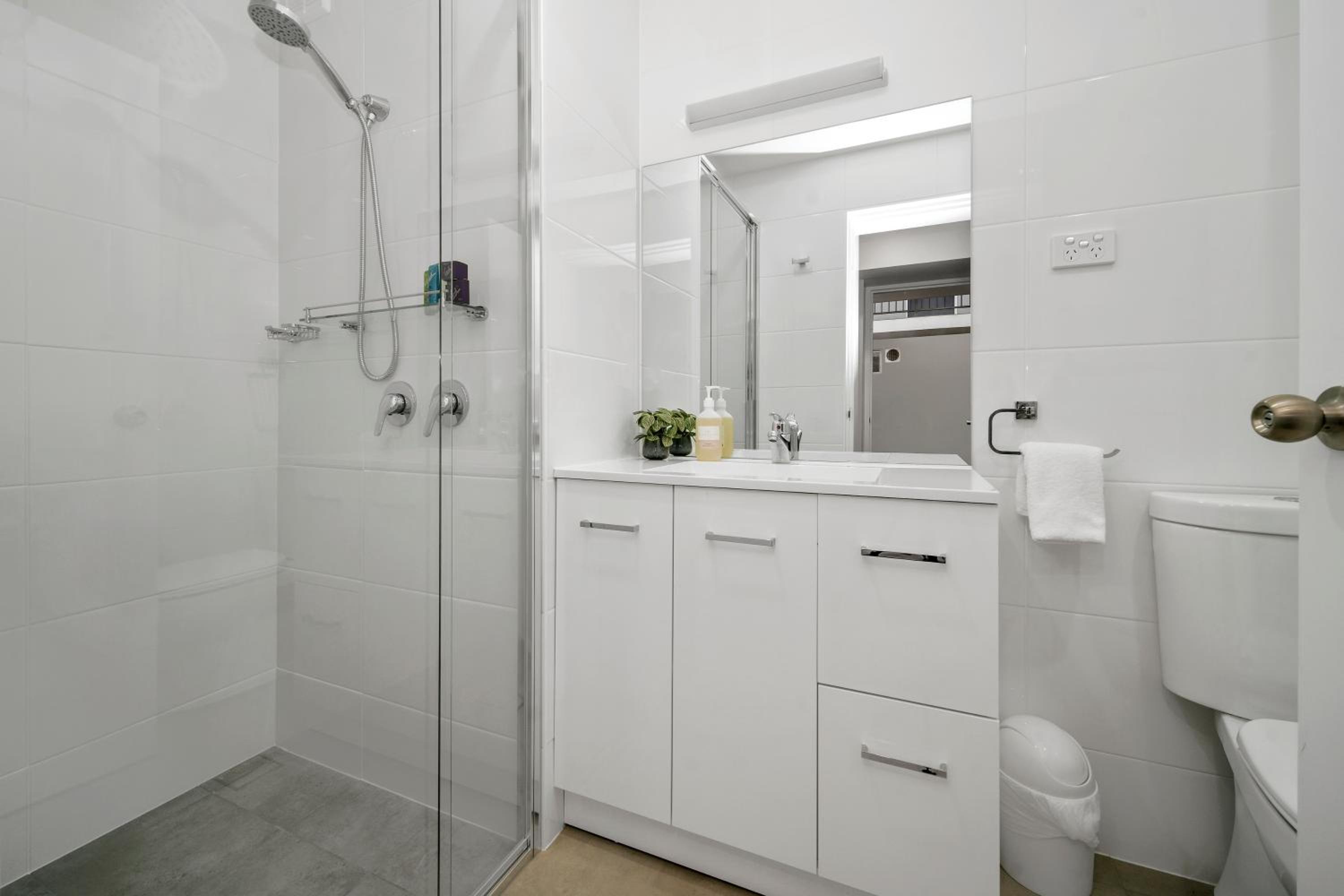 Apartment - Ground Floor photo 3