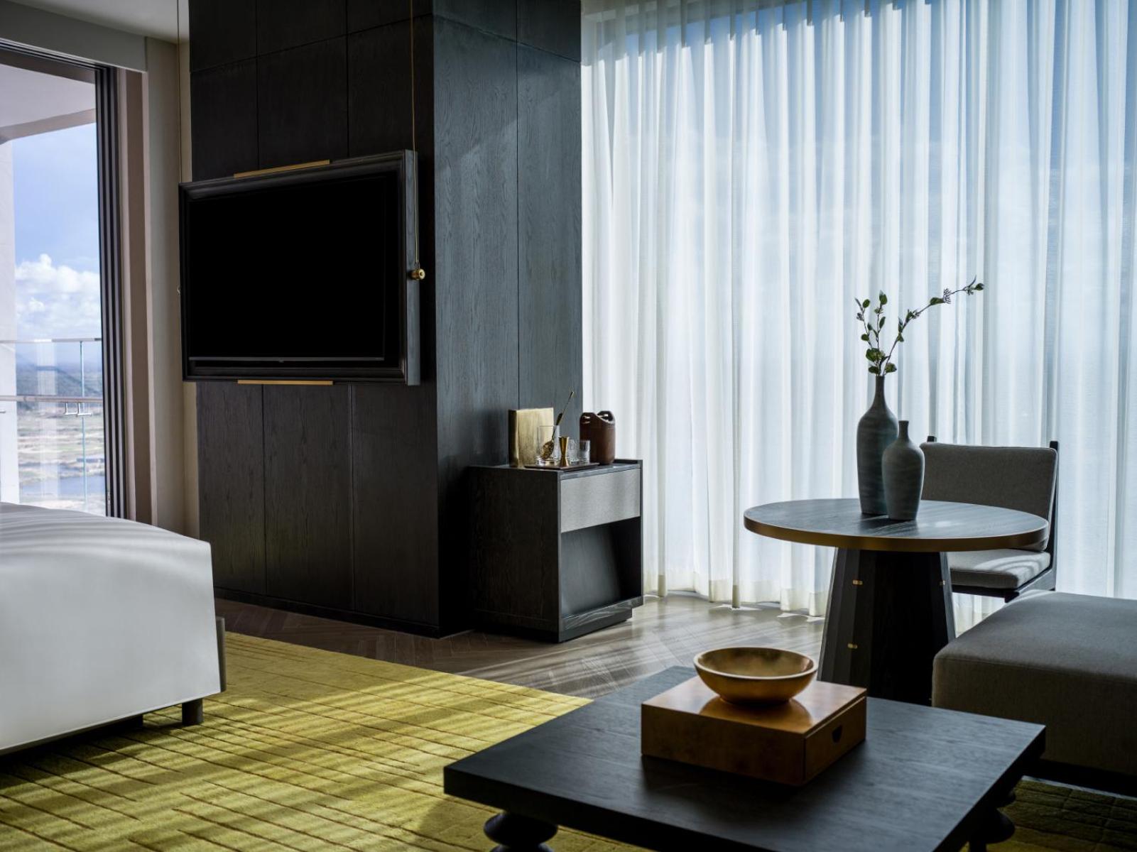 Superior Suite Twin - Photo 6