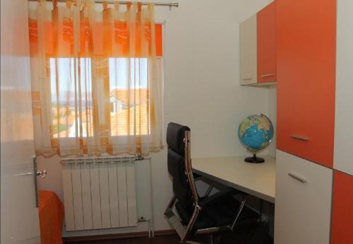 Apartment 4 photo 1
