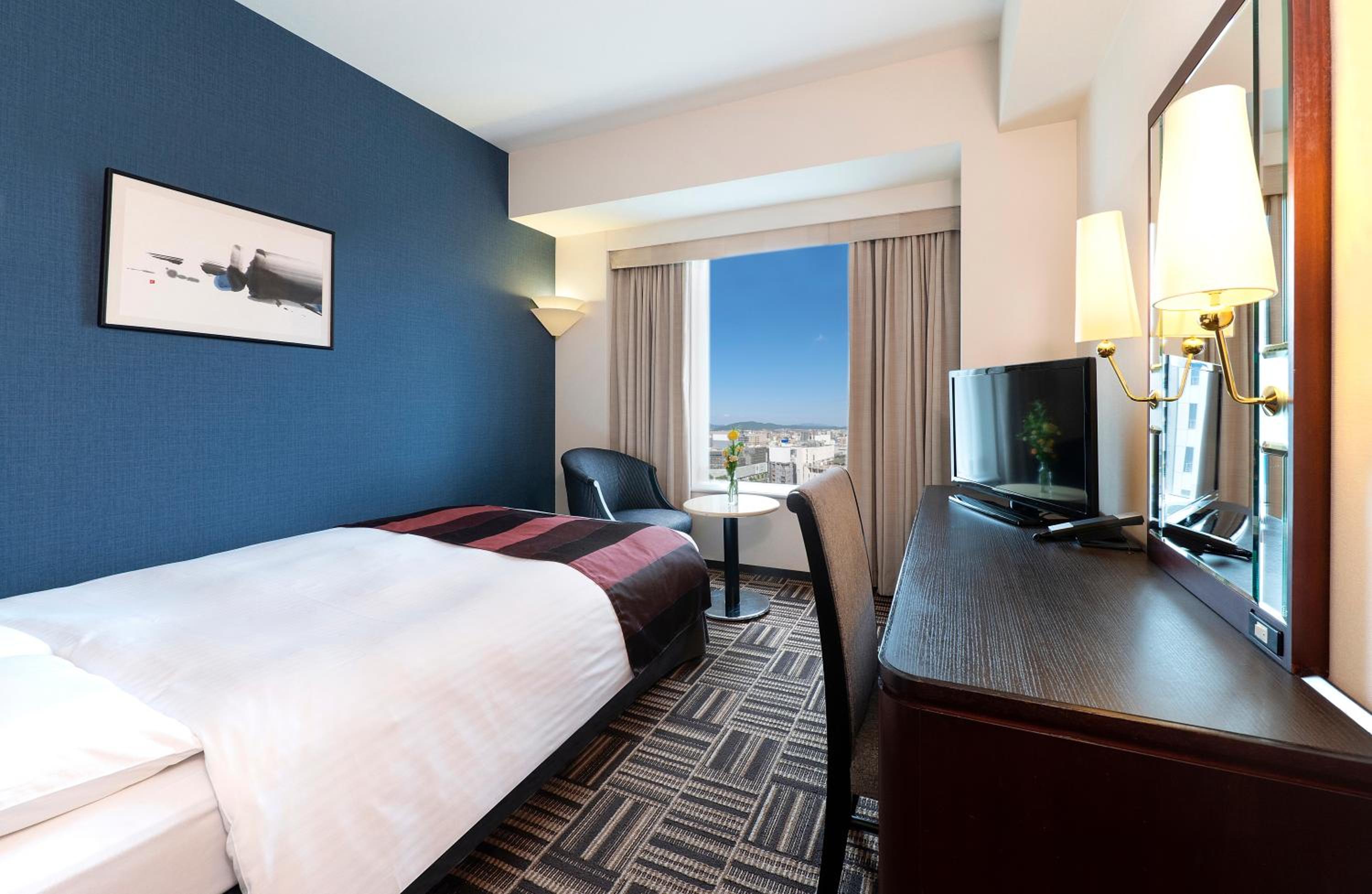 Double Room with Small Double Bed - Smoking - Photo 1