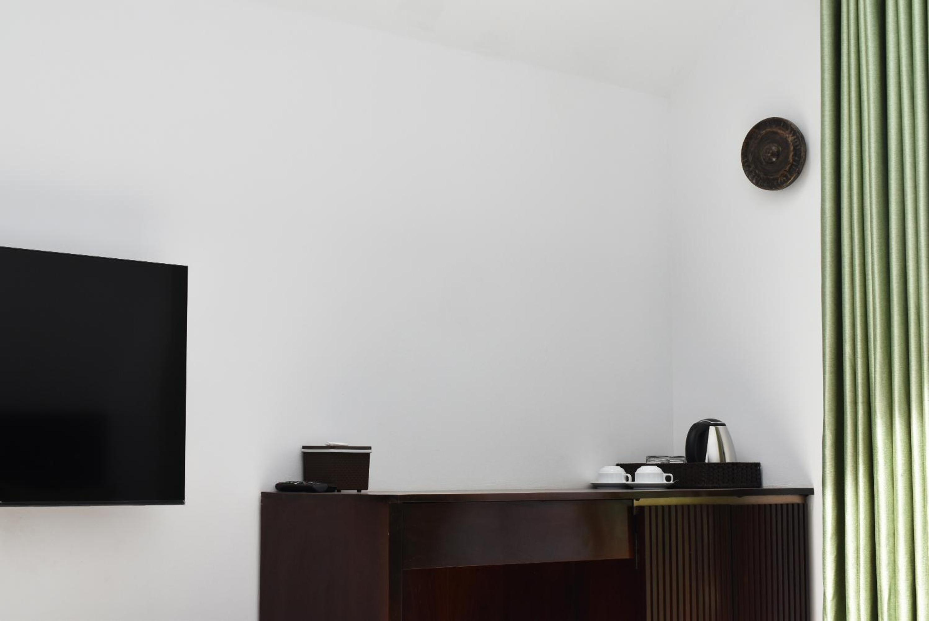 Deluxe King Room - Photo 3