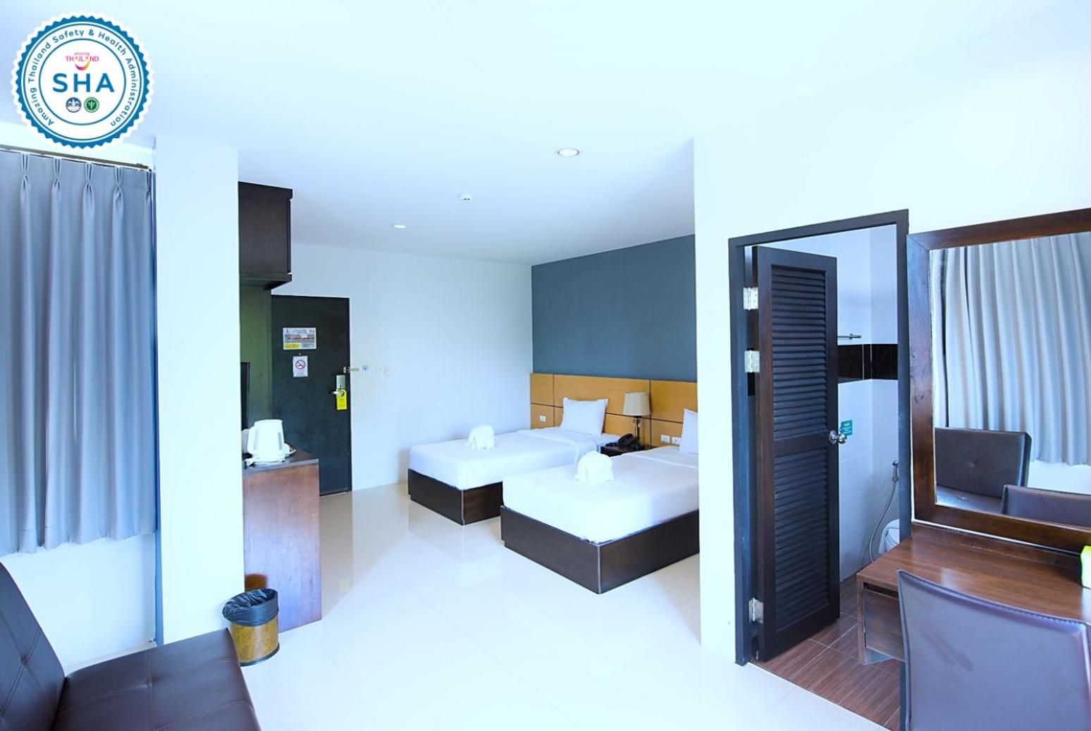 Deluxe Twin Room photo 3
