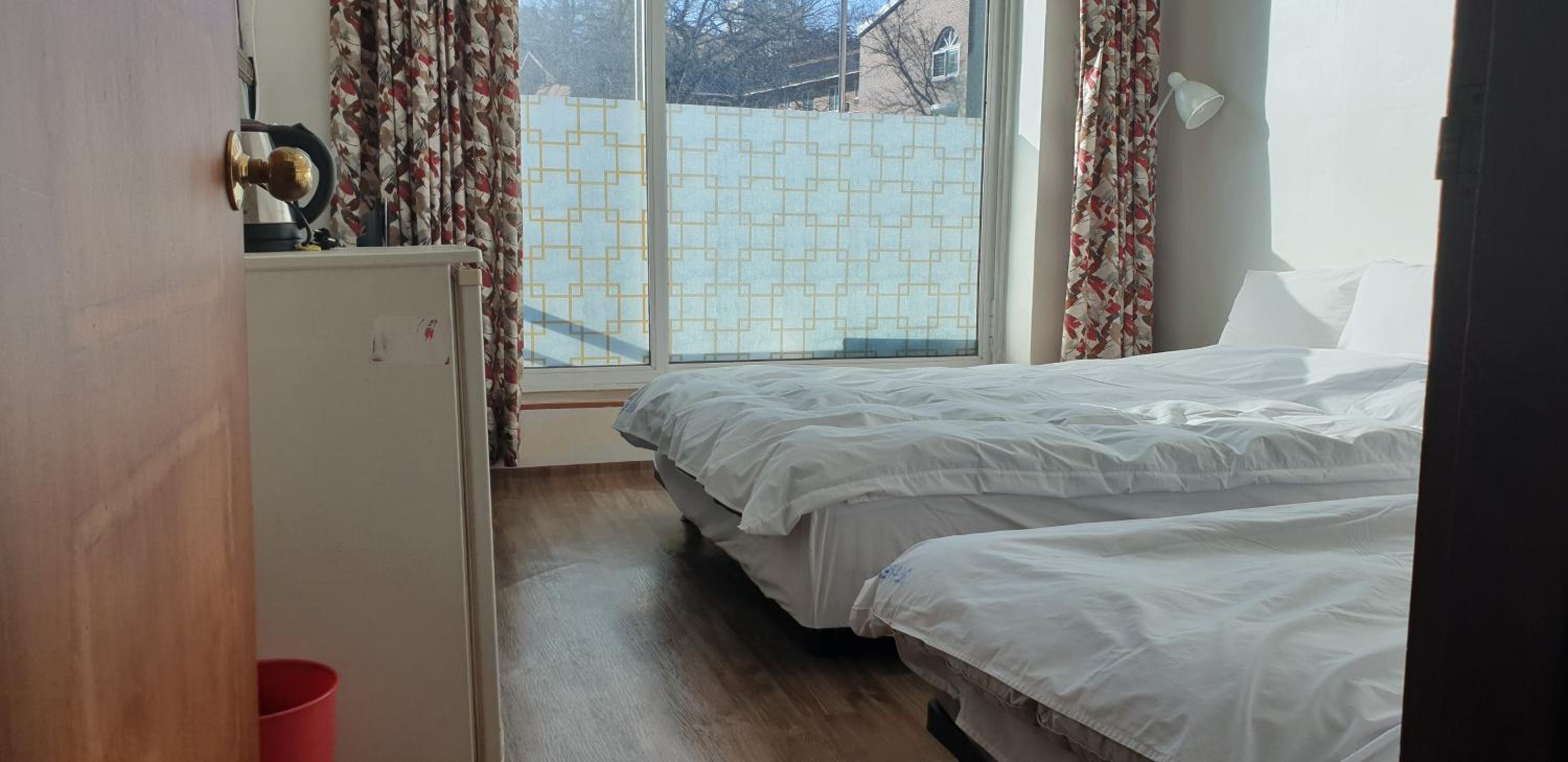 Twin Room - Photo 10