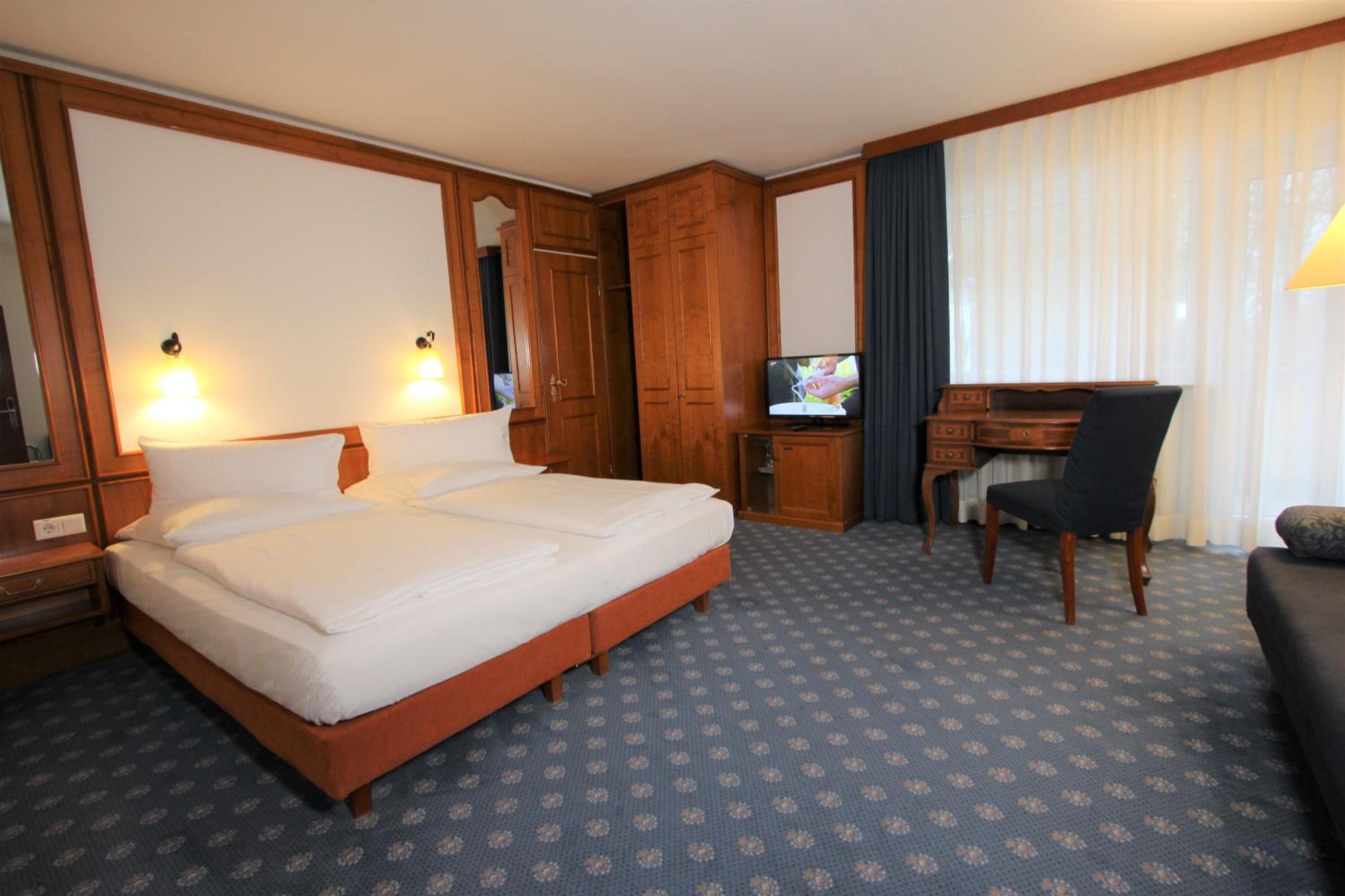 Business Double Room - Photo 2