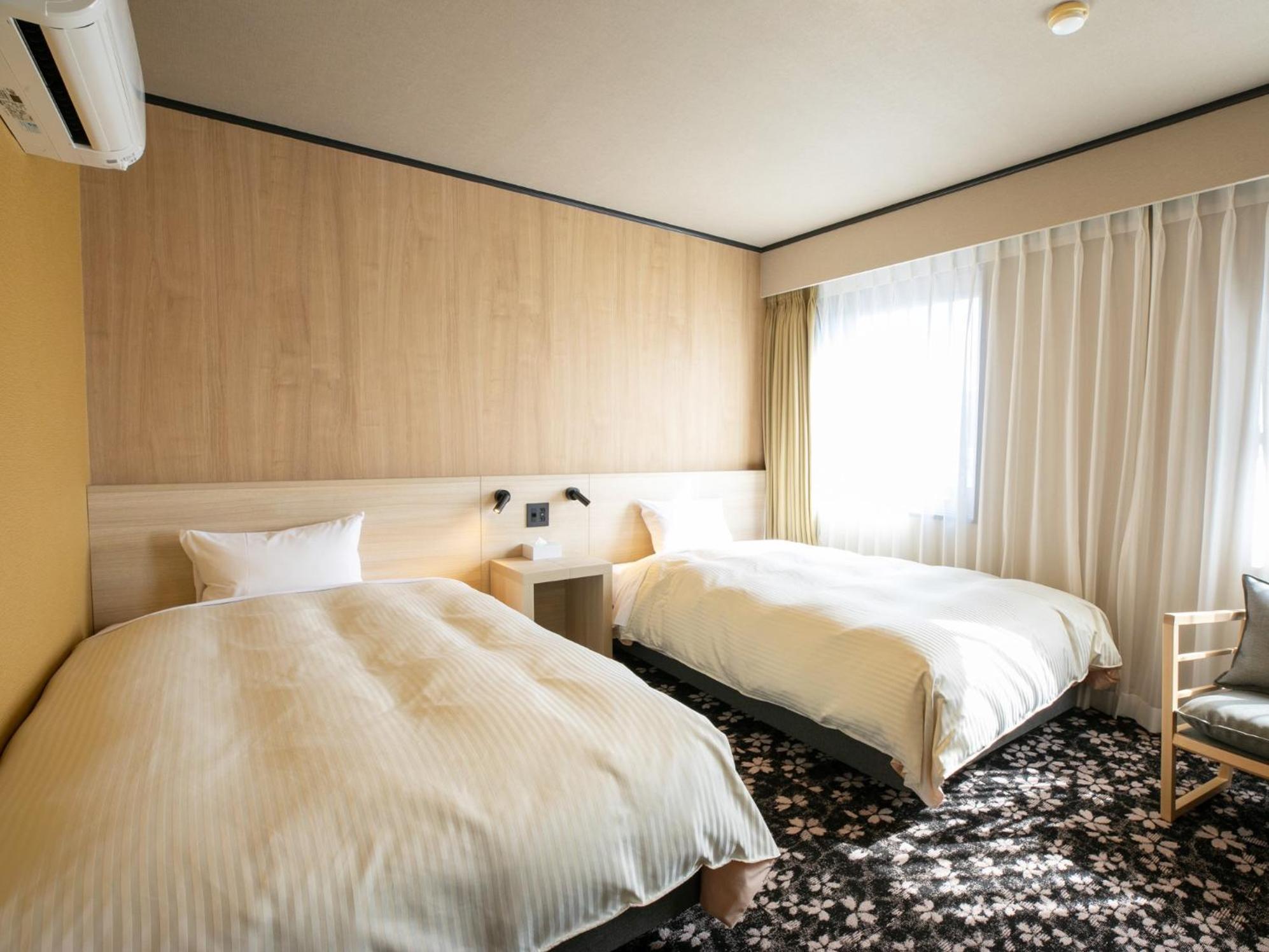 Deluxe Twin Room - Non-Smoking photo 2