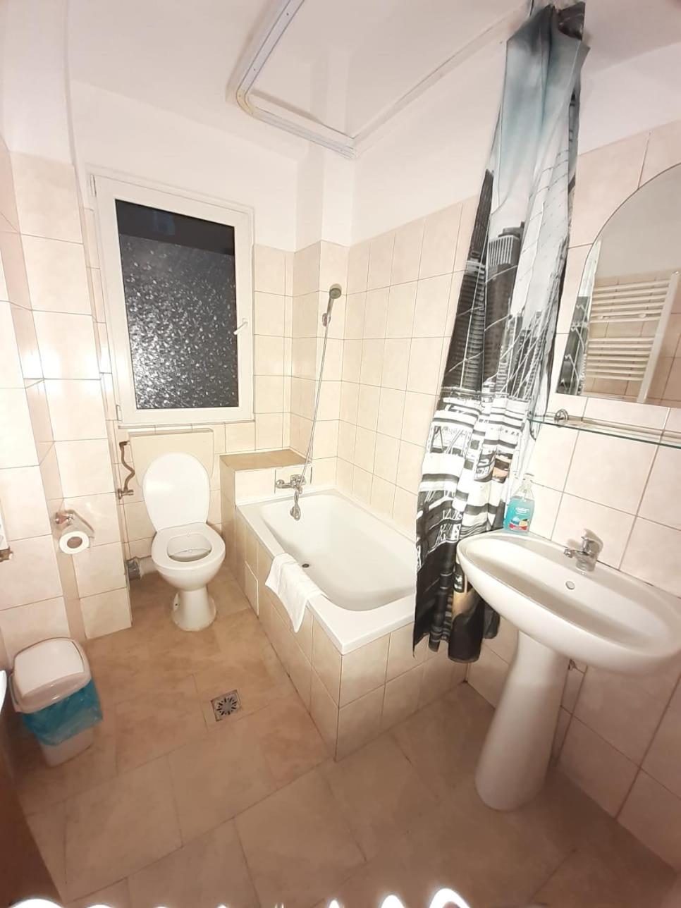 Standard Twin Room - Photo 13