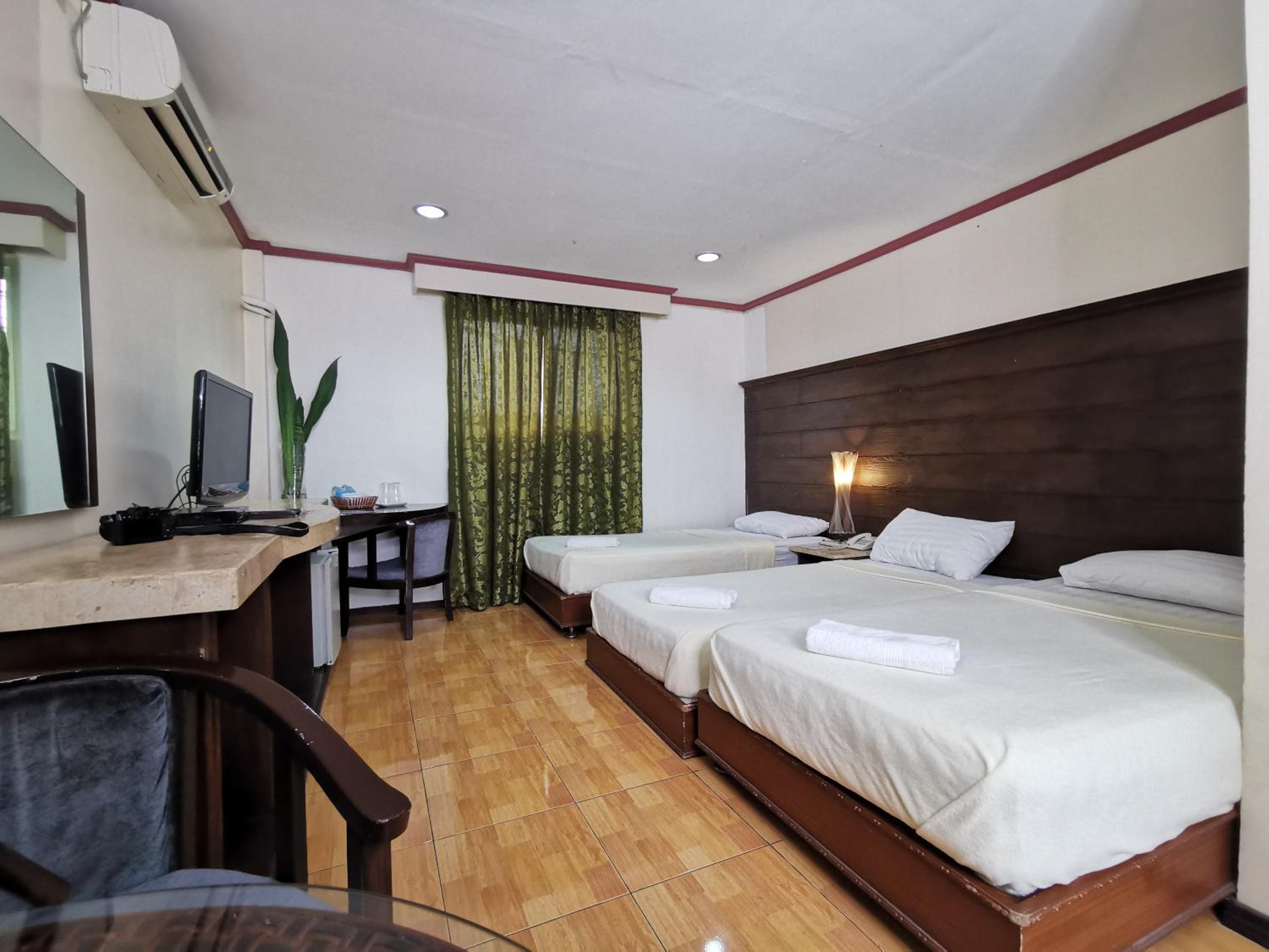 Standard Triple Poolside Room - Leisure Stay photo 2