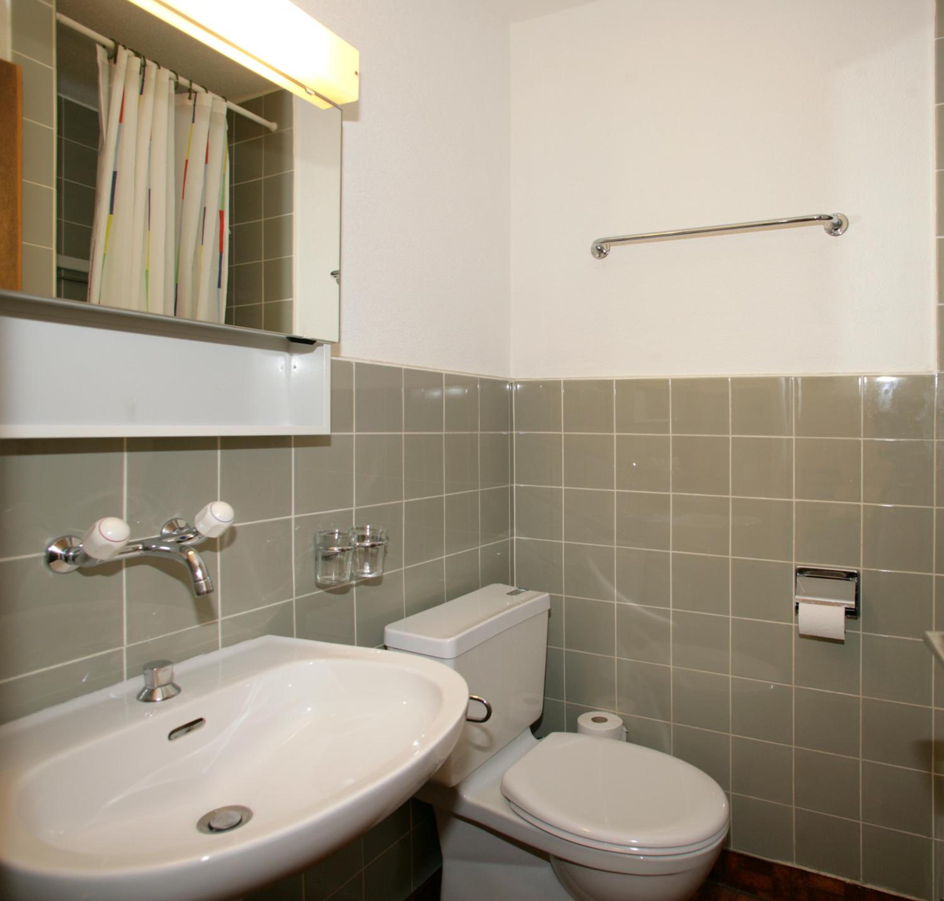 Twin Room with Kitchenette - Photo 6