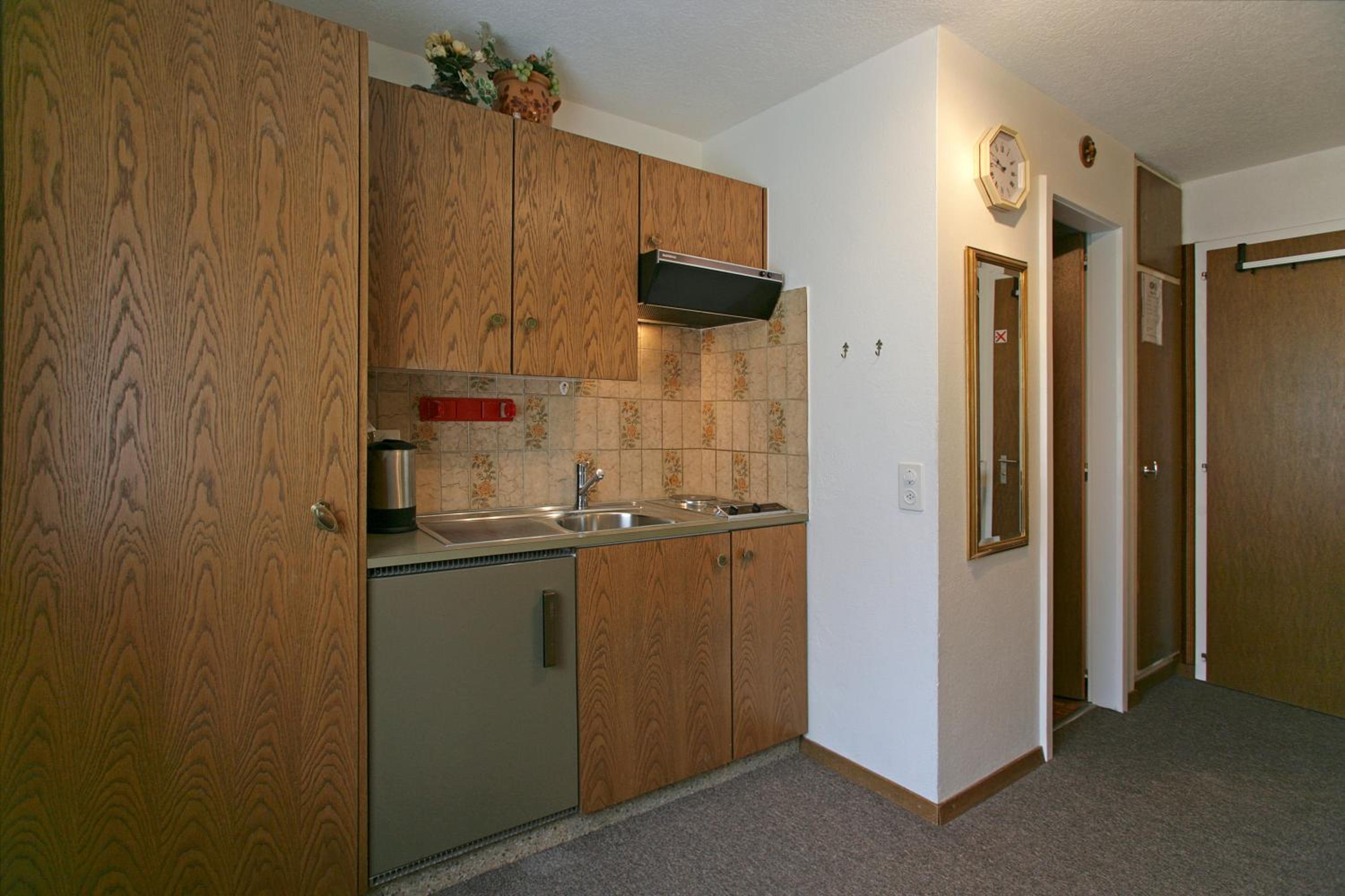 Twin Room with Kitchenette - Photo 5