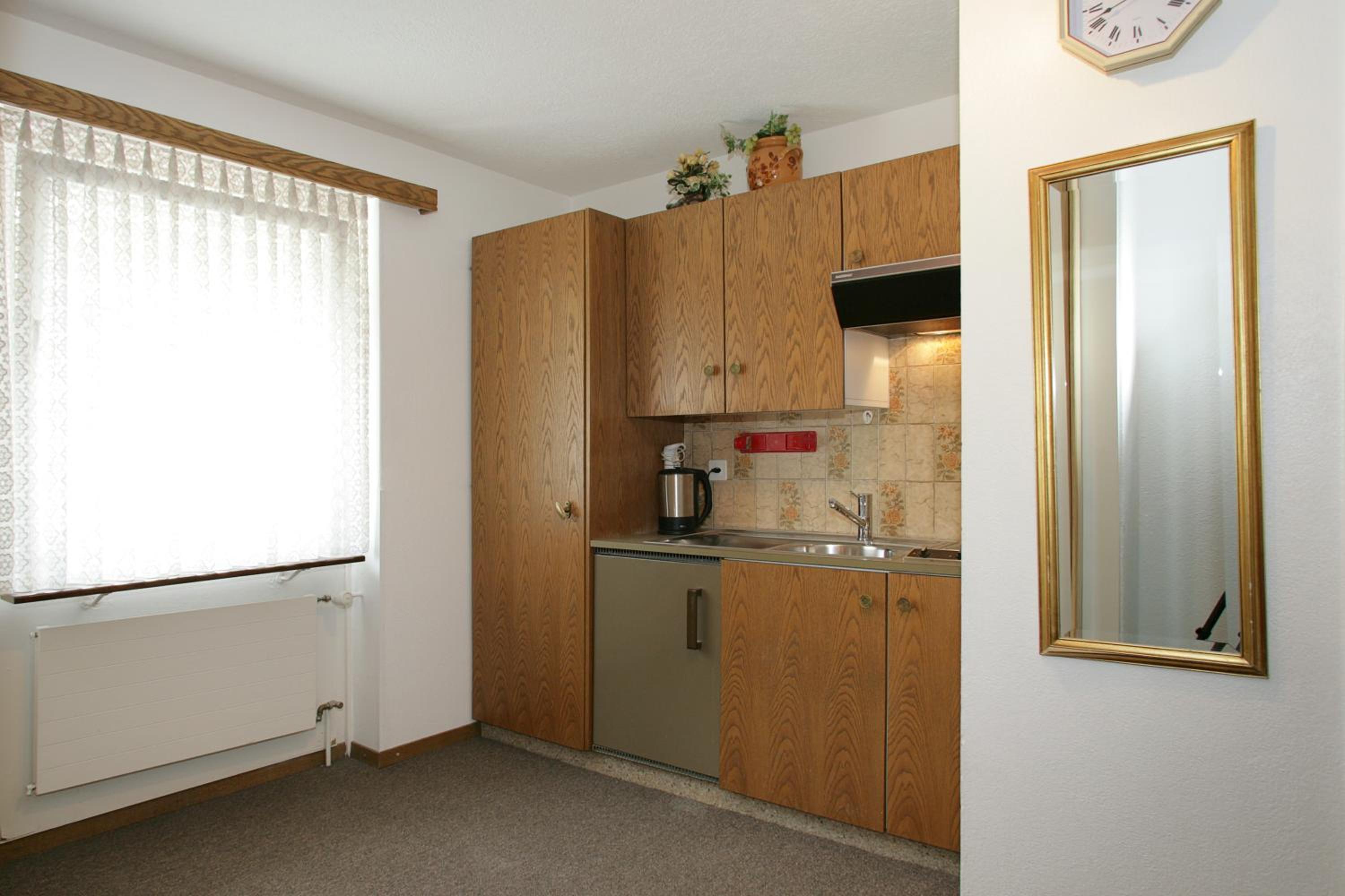 Twin Room with Kitchenette - Photo 3