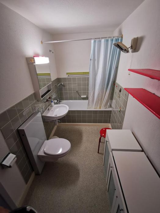 One-Bedroom Apartment - Photo 35