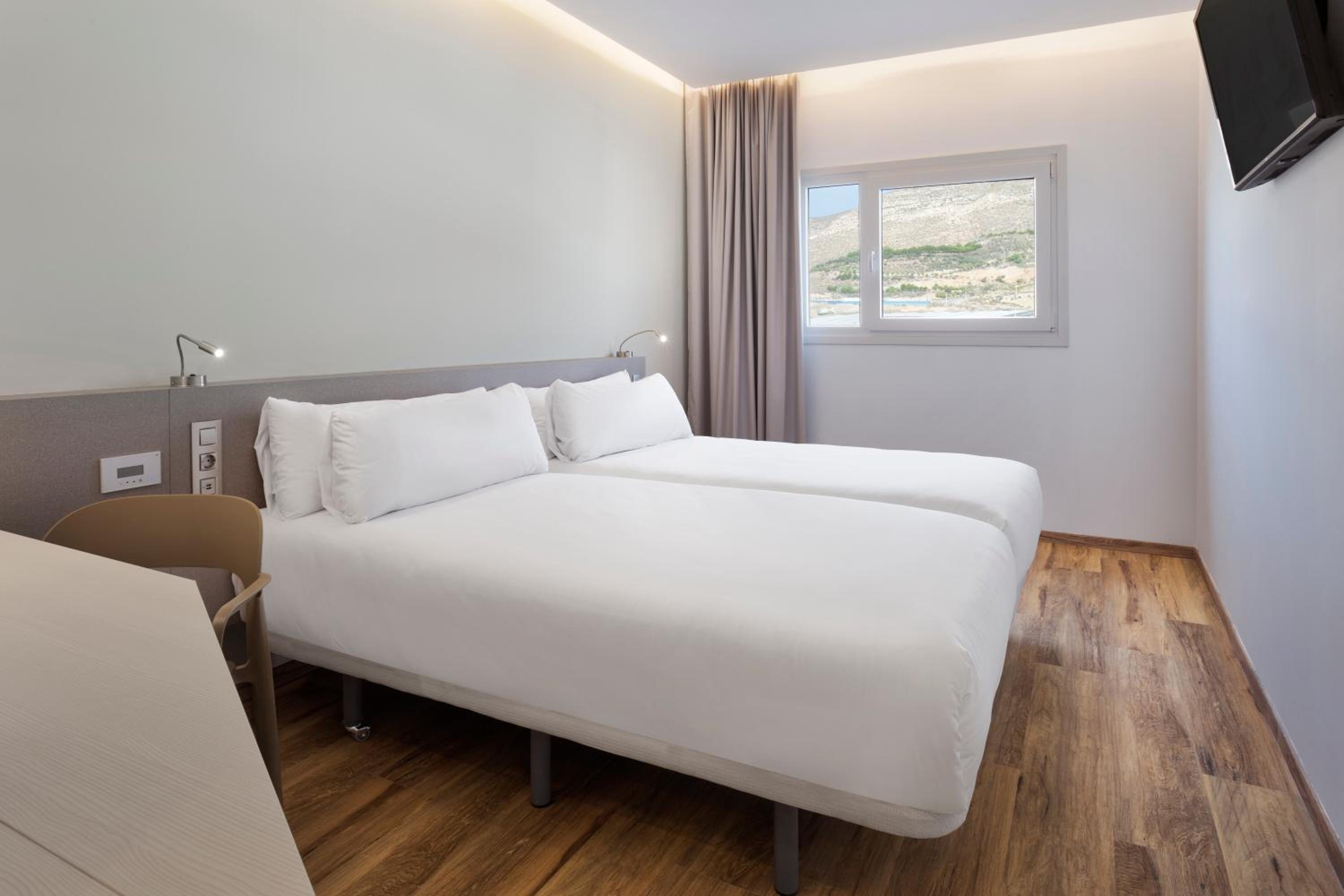 Twin Room - Photo 1