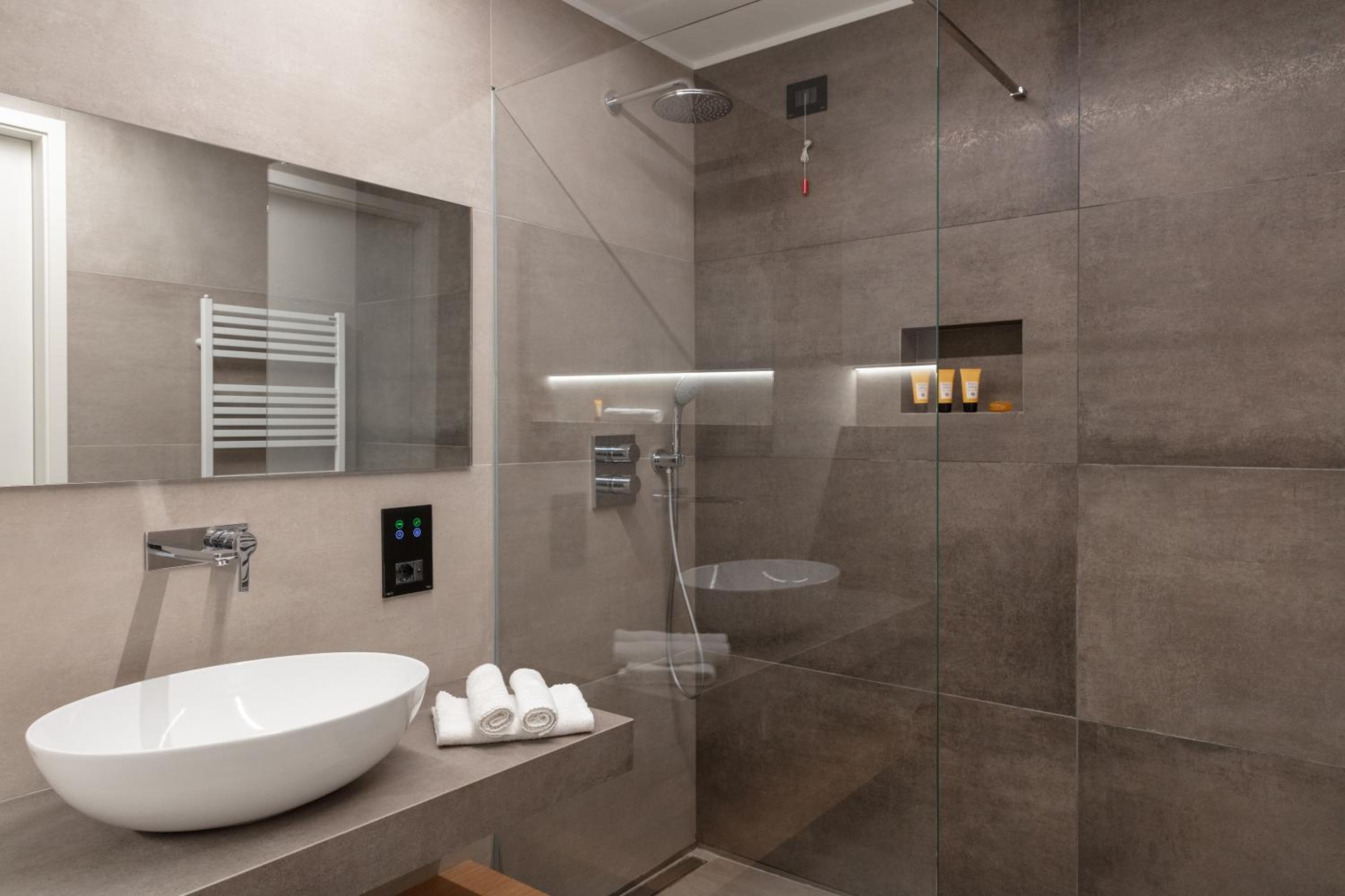 Family Room with Bathroom photo 3