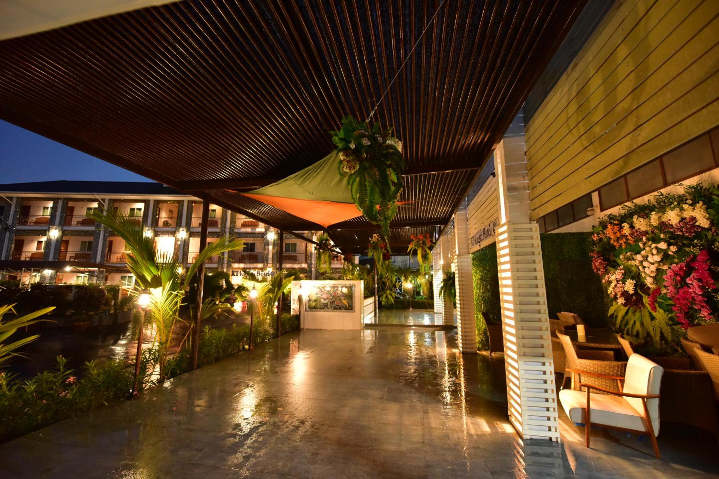 Standard Double Room - Photo 9