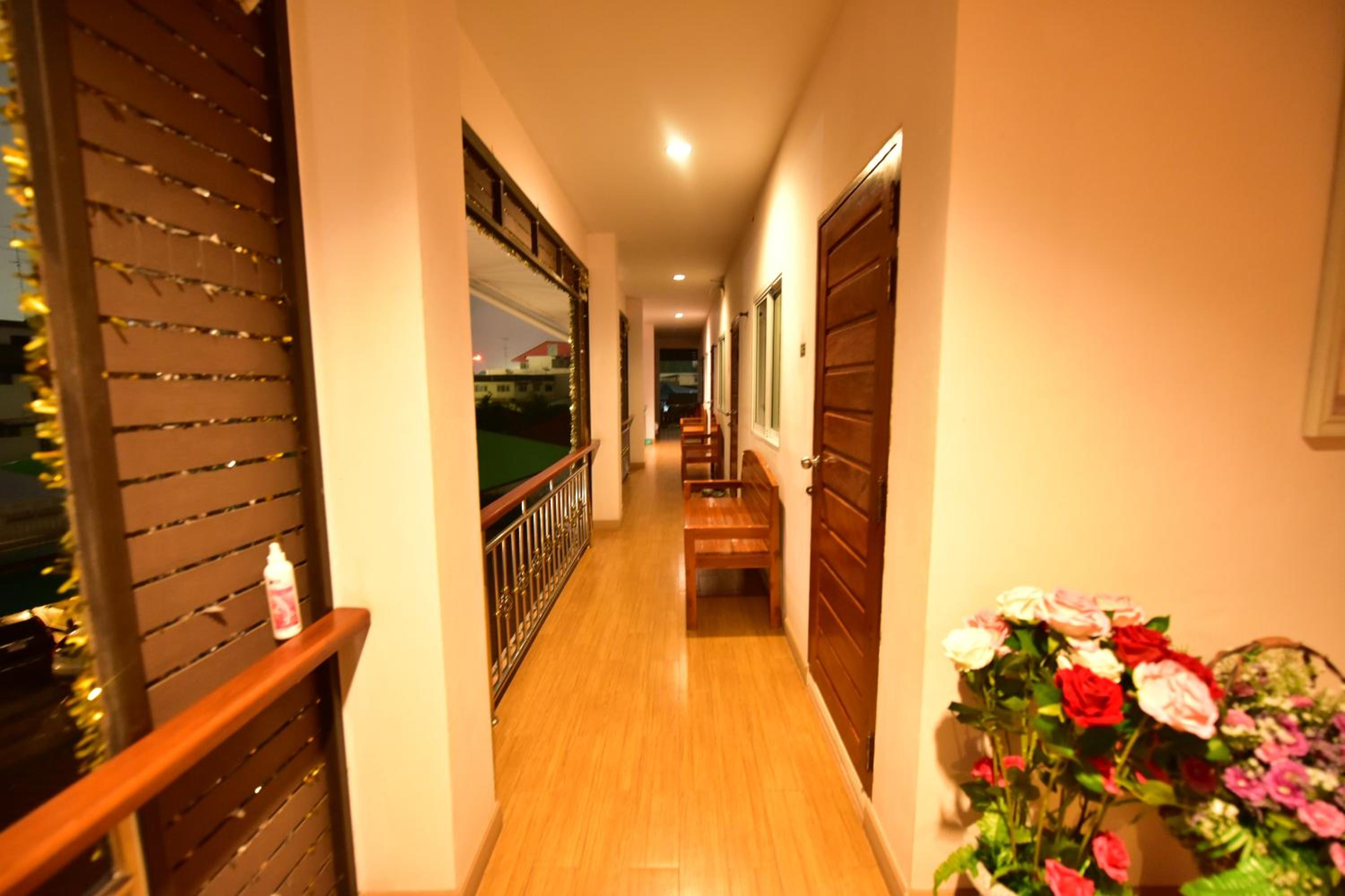 Standard Double Room - Photo 8
