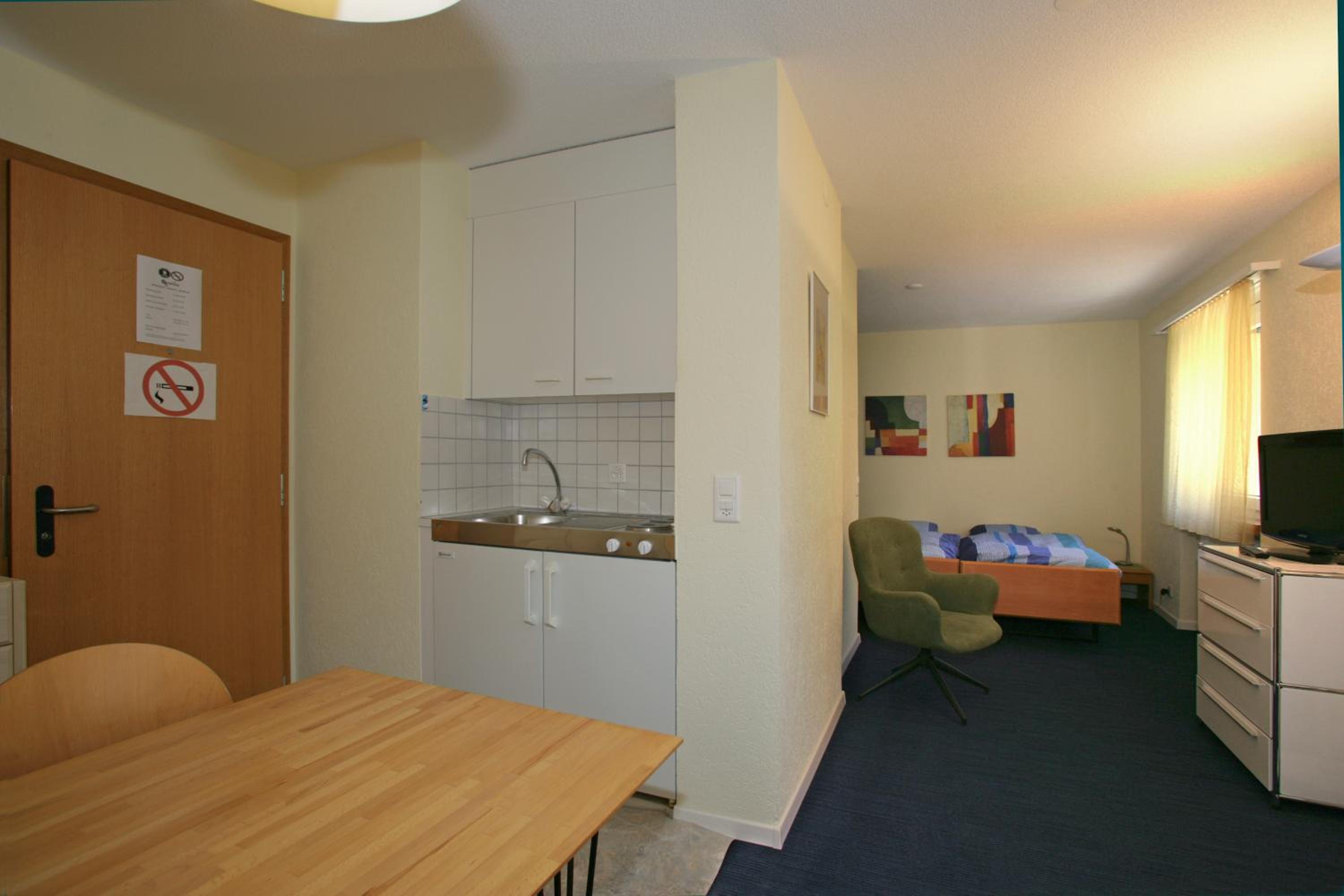 Superior Twin Room with Kitchenette - Photo 9