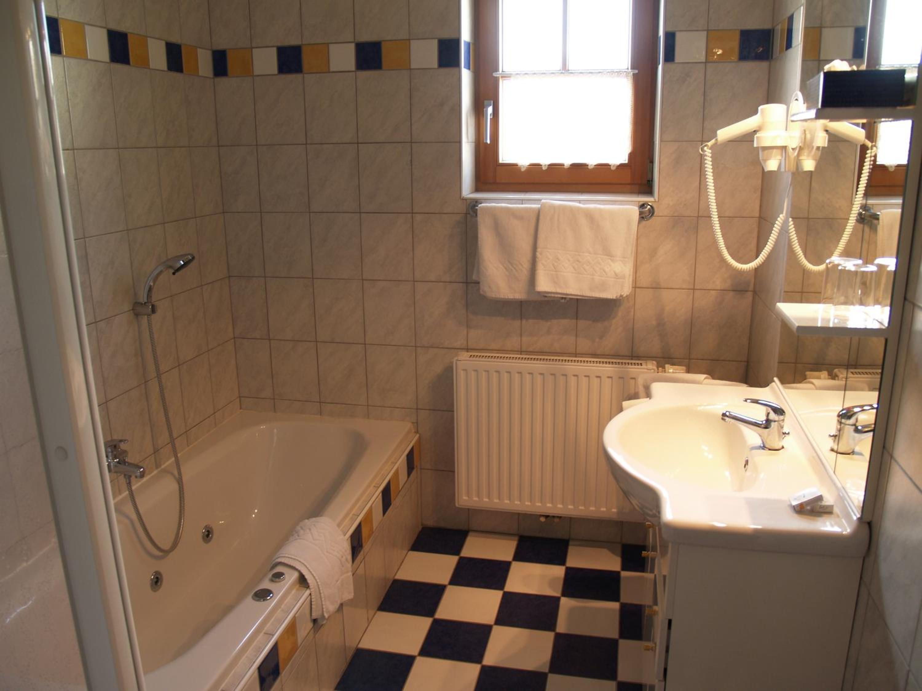 One-Bedroom Apartment with Balcony - Photo 6