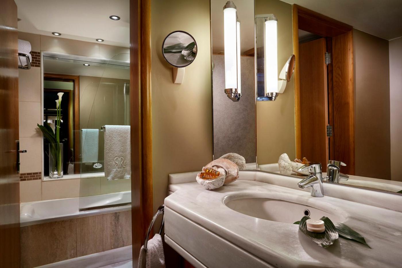 Executive Park Suite - Photo 15