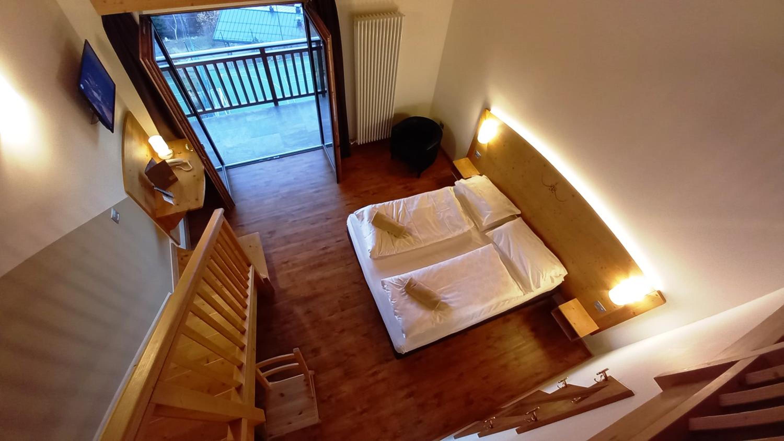 Family room with panoramic view and balcony photo 1